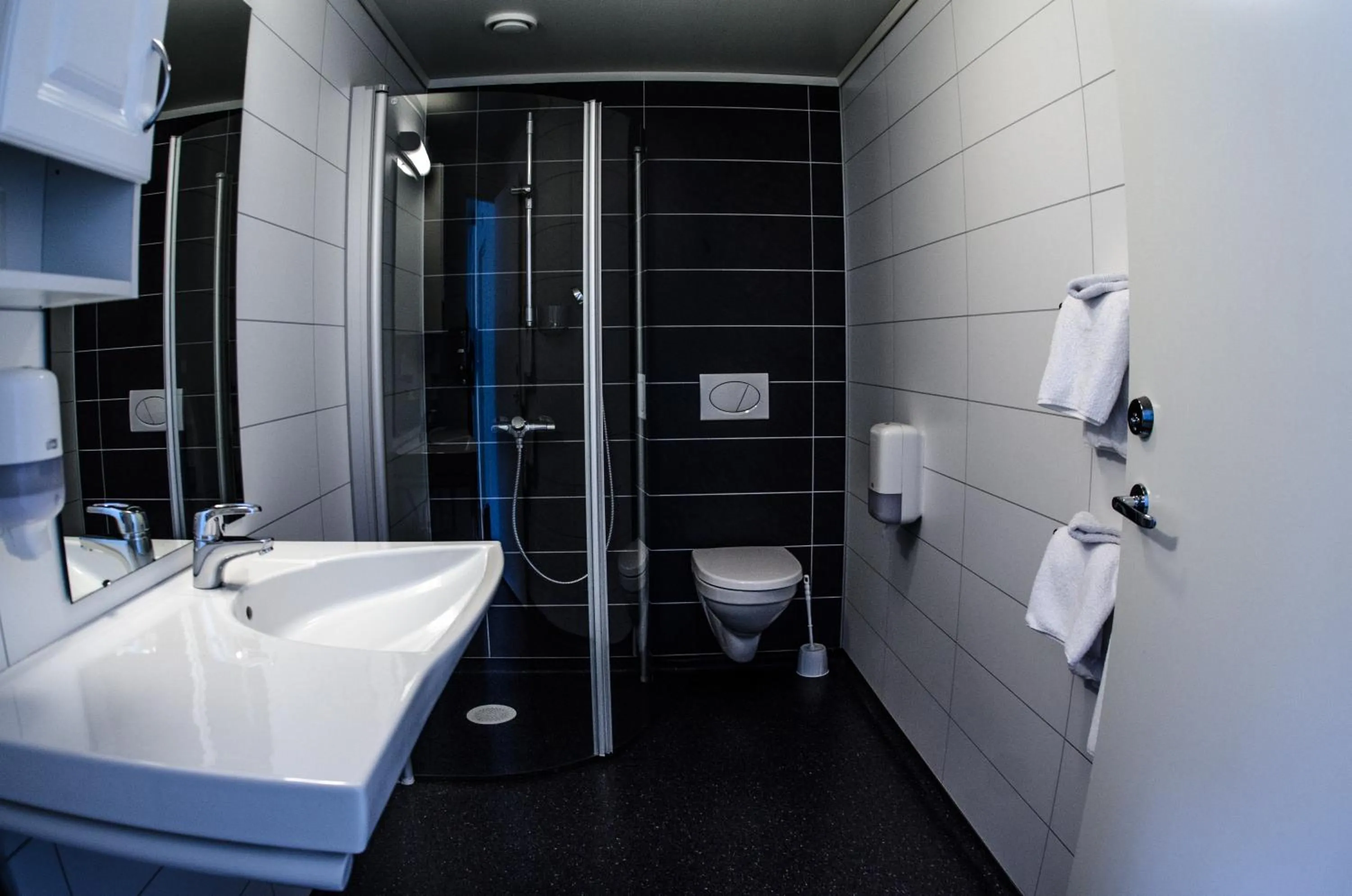 Bathroom in Lavik Fjord Hotel & Apartments