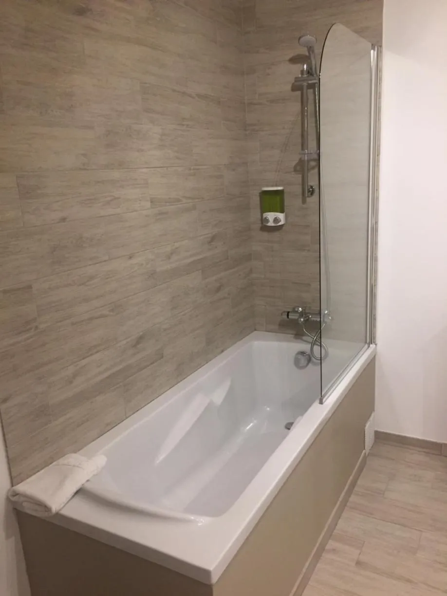 Bathroom in Le Jardin de Celina