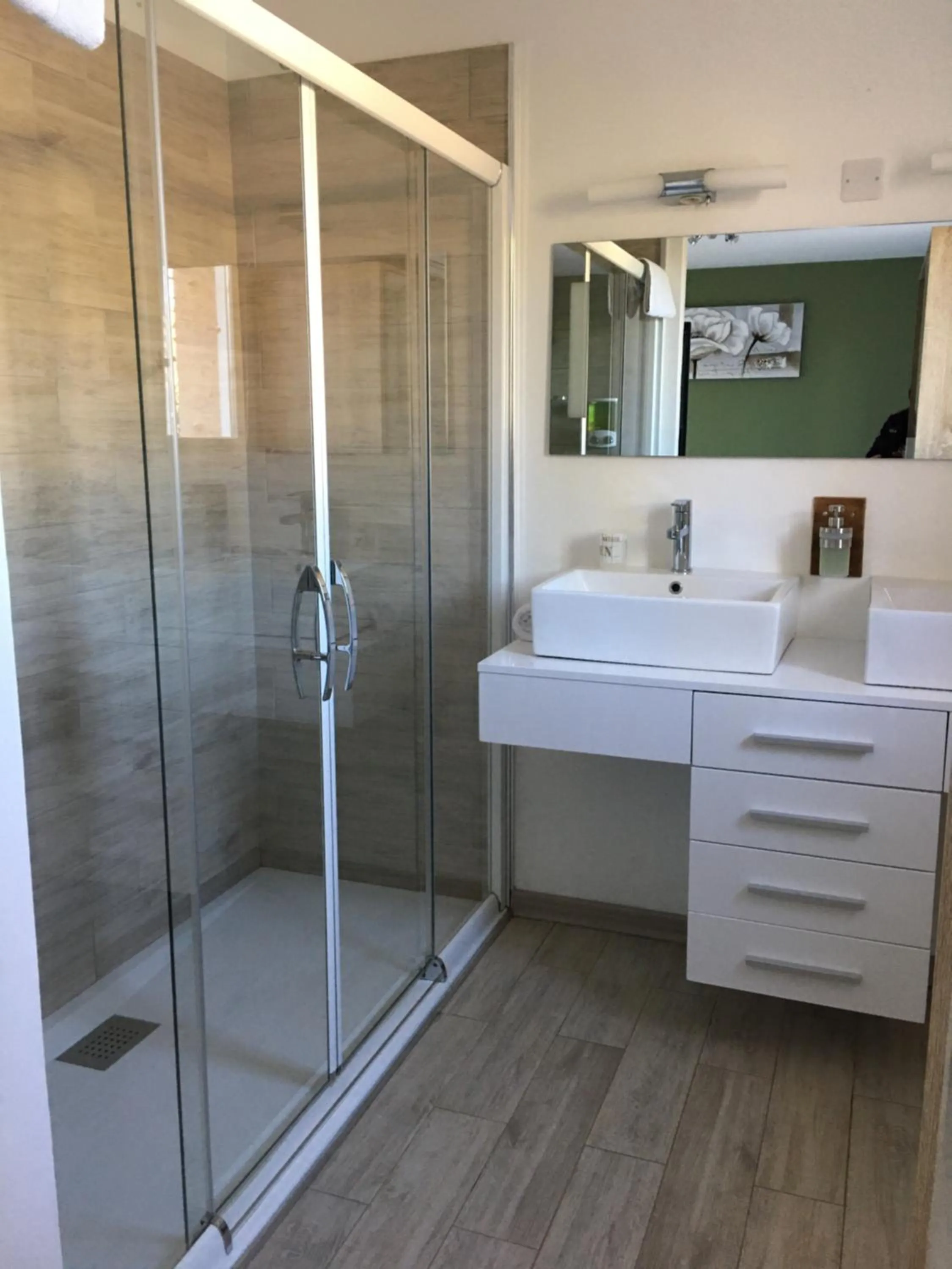 Shower in Le Jardin de Celina