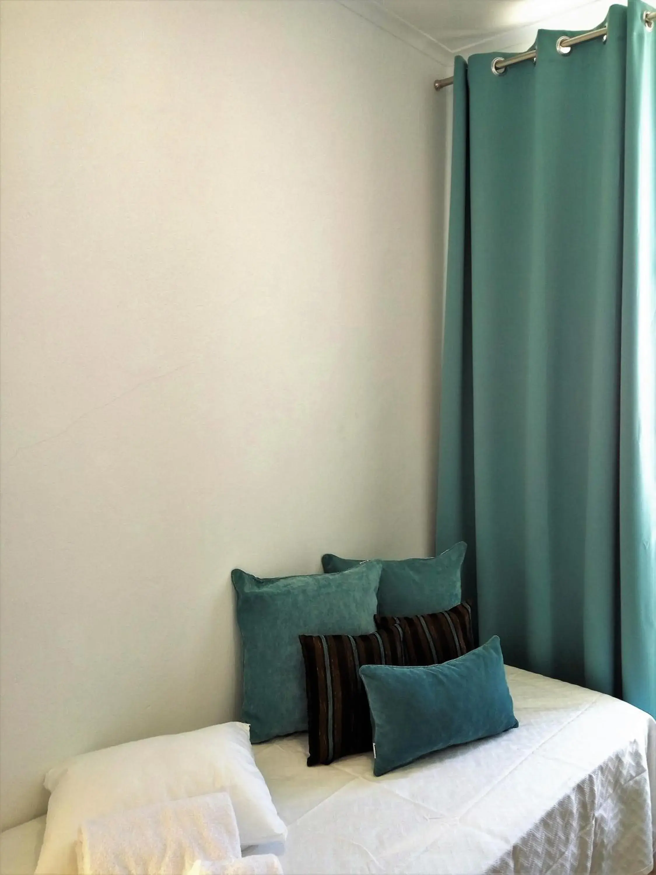 Standard Single Room with Shared Bathroom in Faro Cosy Guesthouse Standard Single Room with Shared Bathroom in Faro Cosy Guesthouse