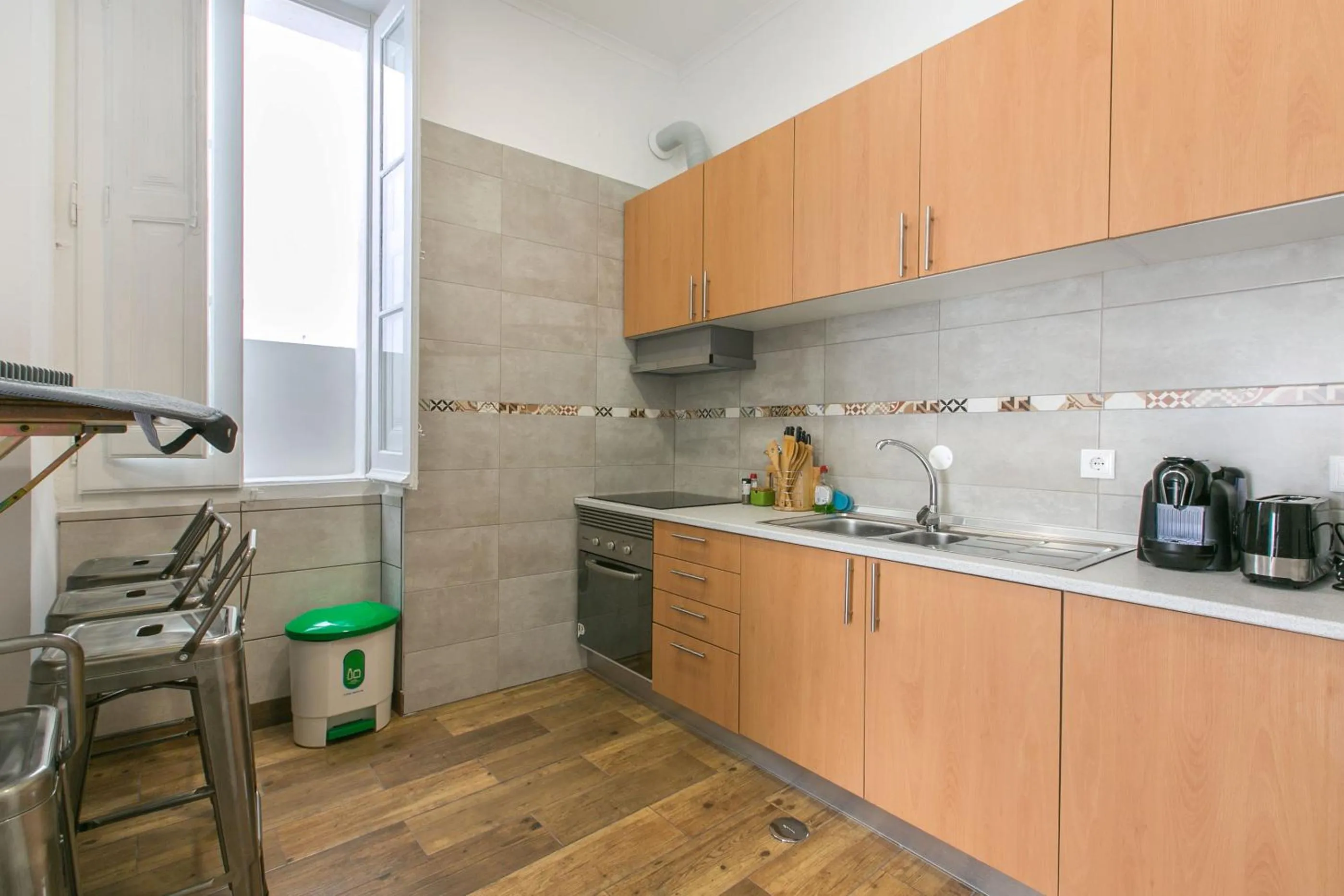 Communal kitchen in Faro Cosy Guesthouse