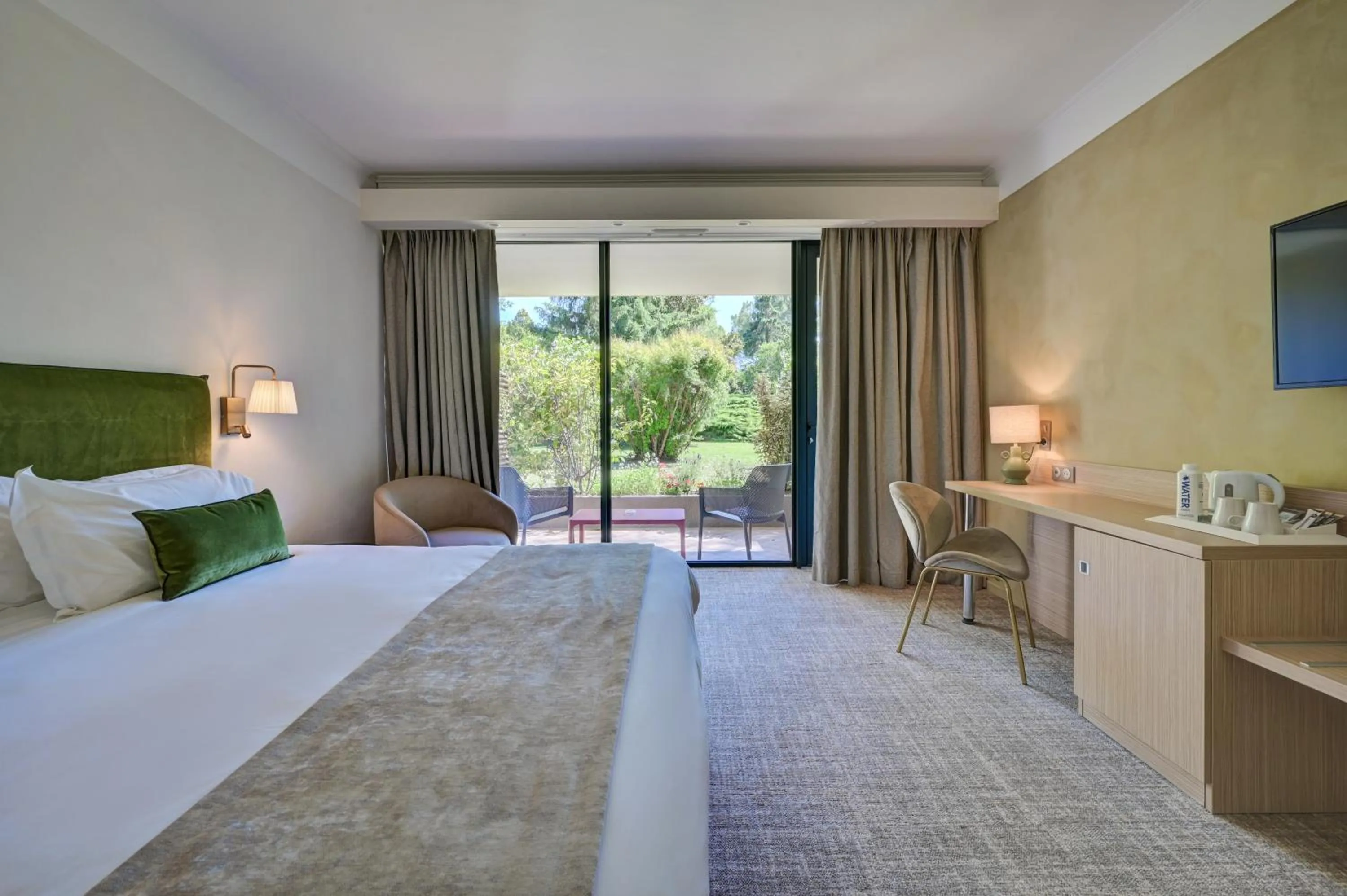 Photo of the whole room, Bed in Best Western Sévan Parc Hôtel