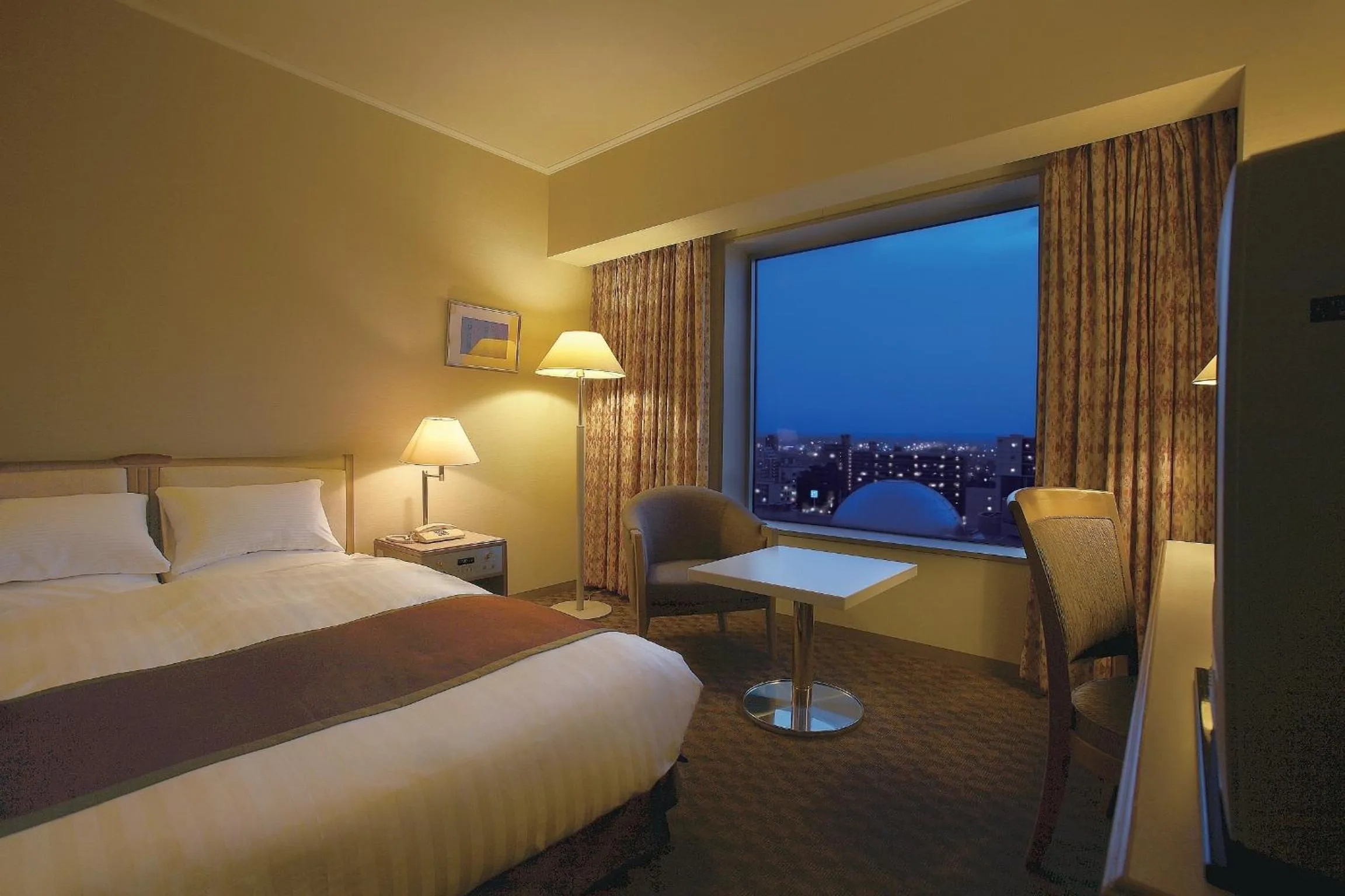 Photo of the whole room, Bed in Miyako Hotel Yokkaichi