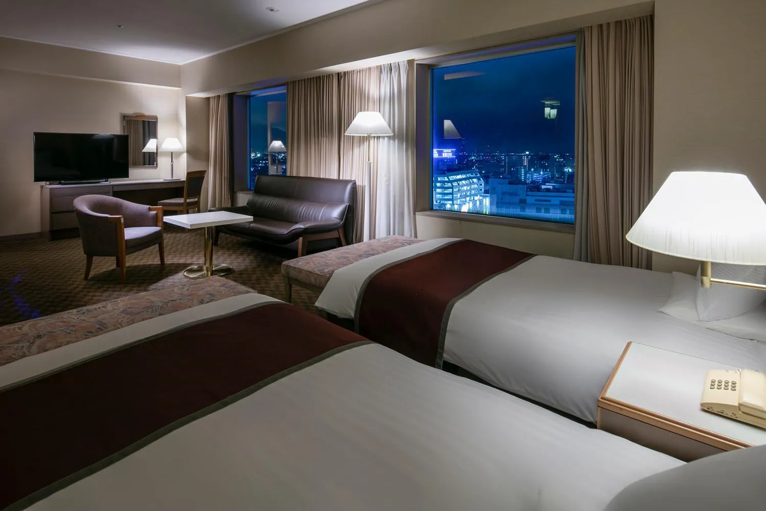 Bed in Miyako Hotel Yokkaichi