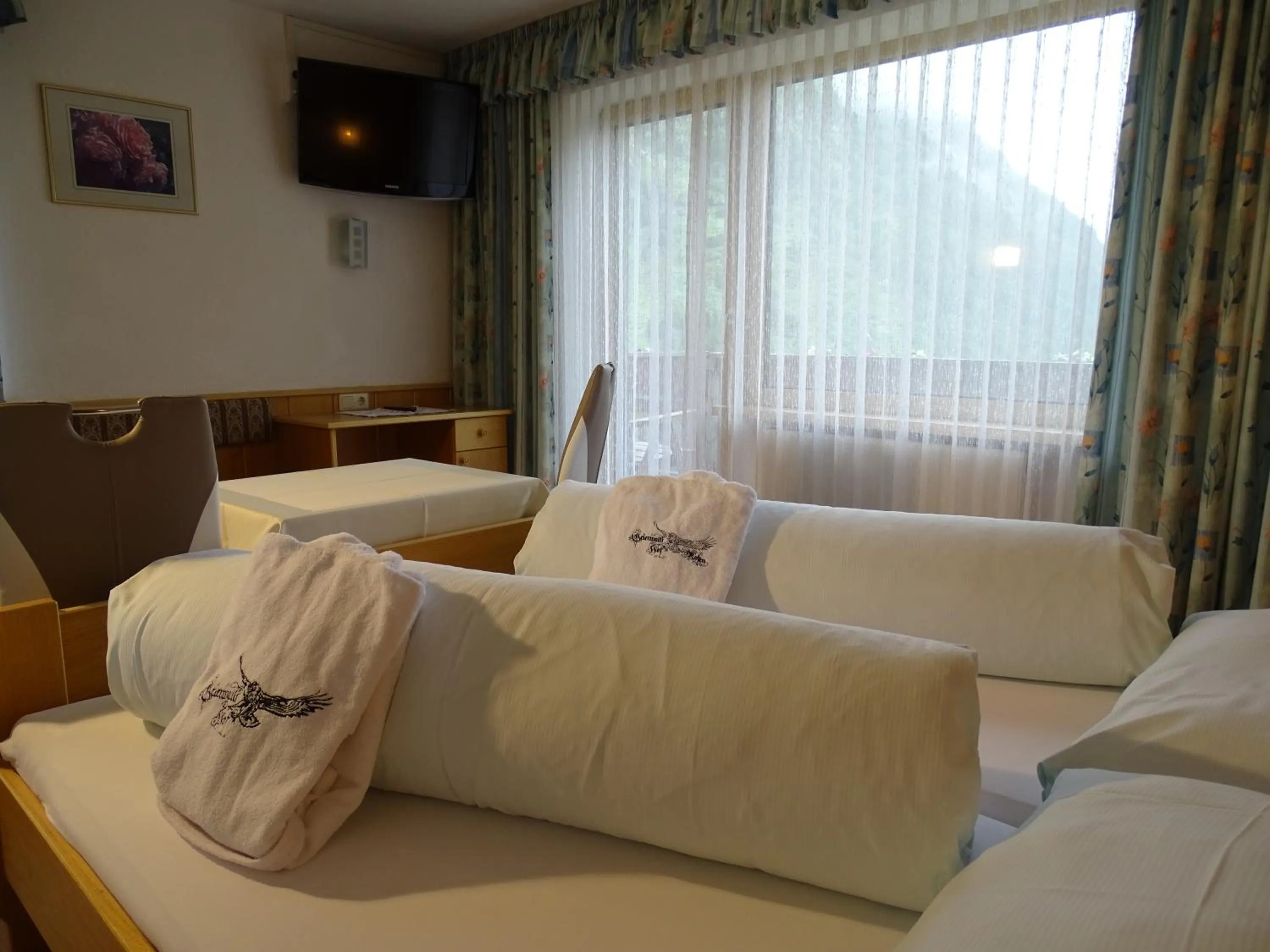 Mountain view, Bed in Gasthof Geierwallihof Klotz Konrad KEG