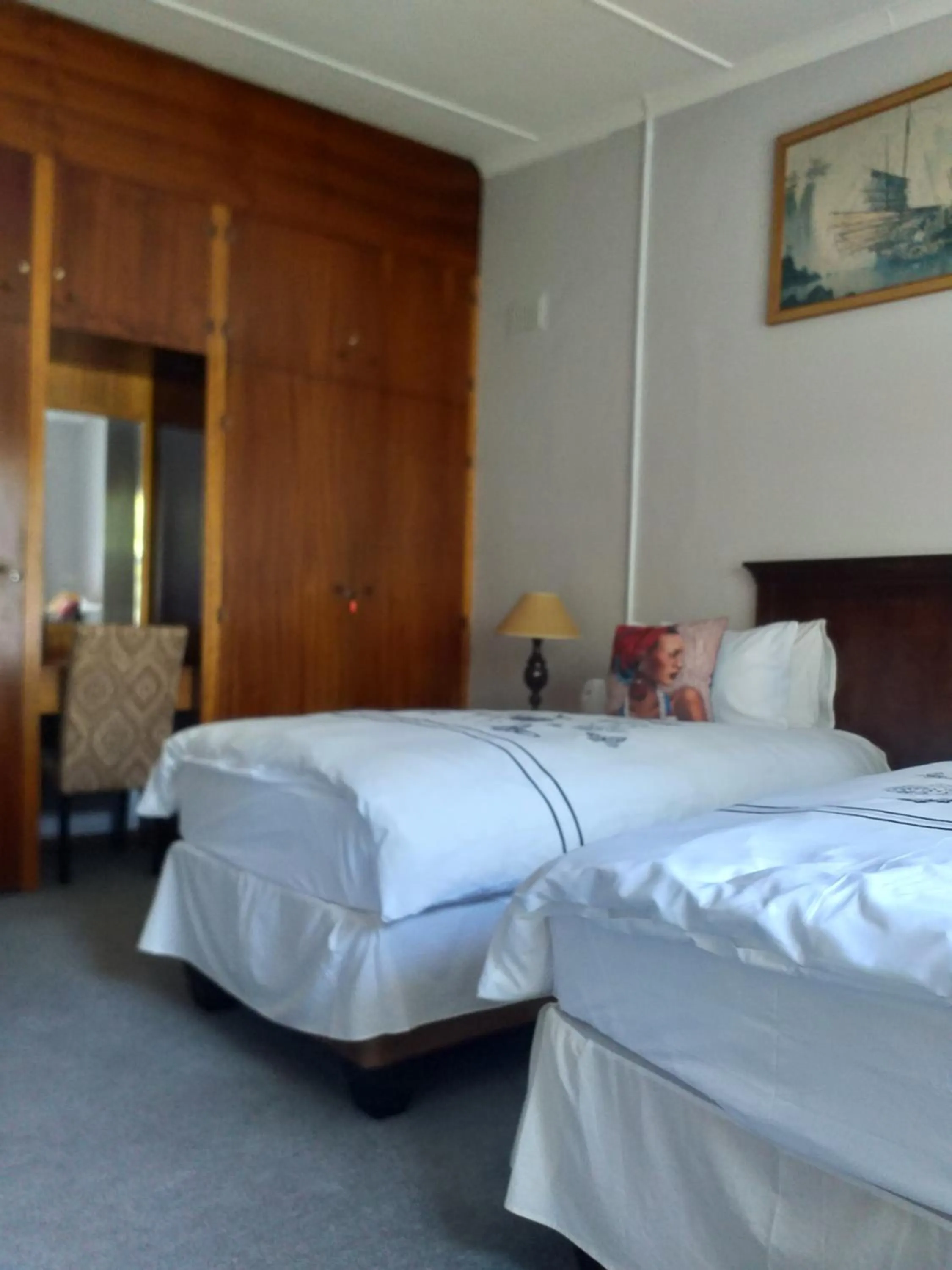 Bed in Kwa-Dlamathe Guesthouse