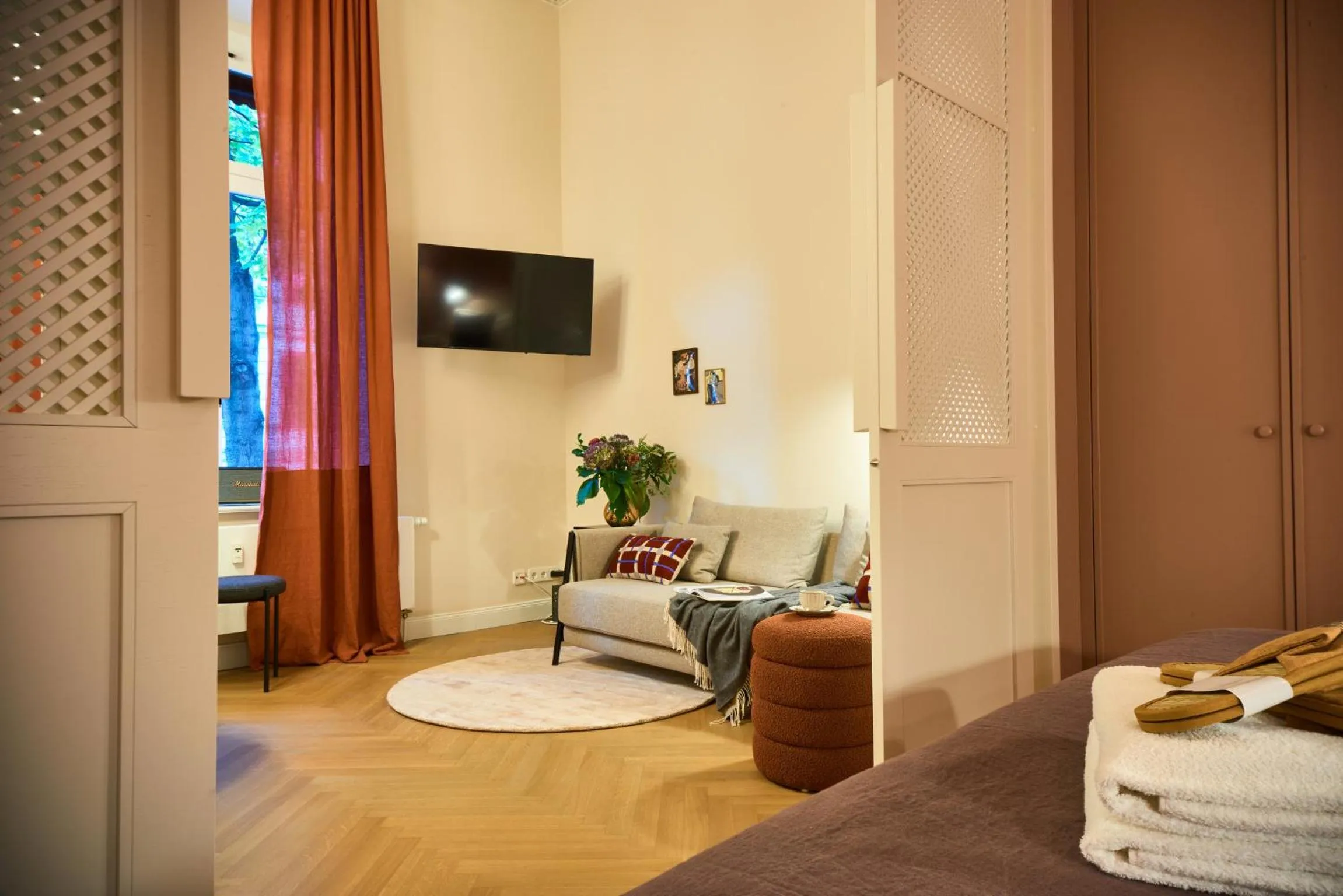 Living room in Cora Apartments