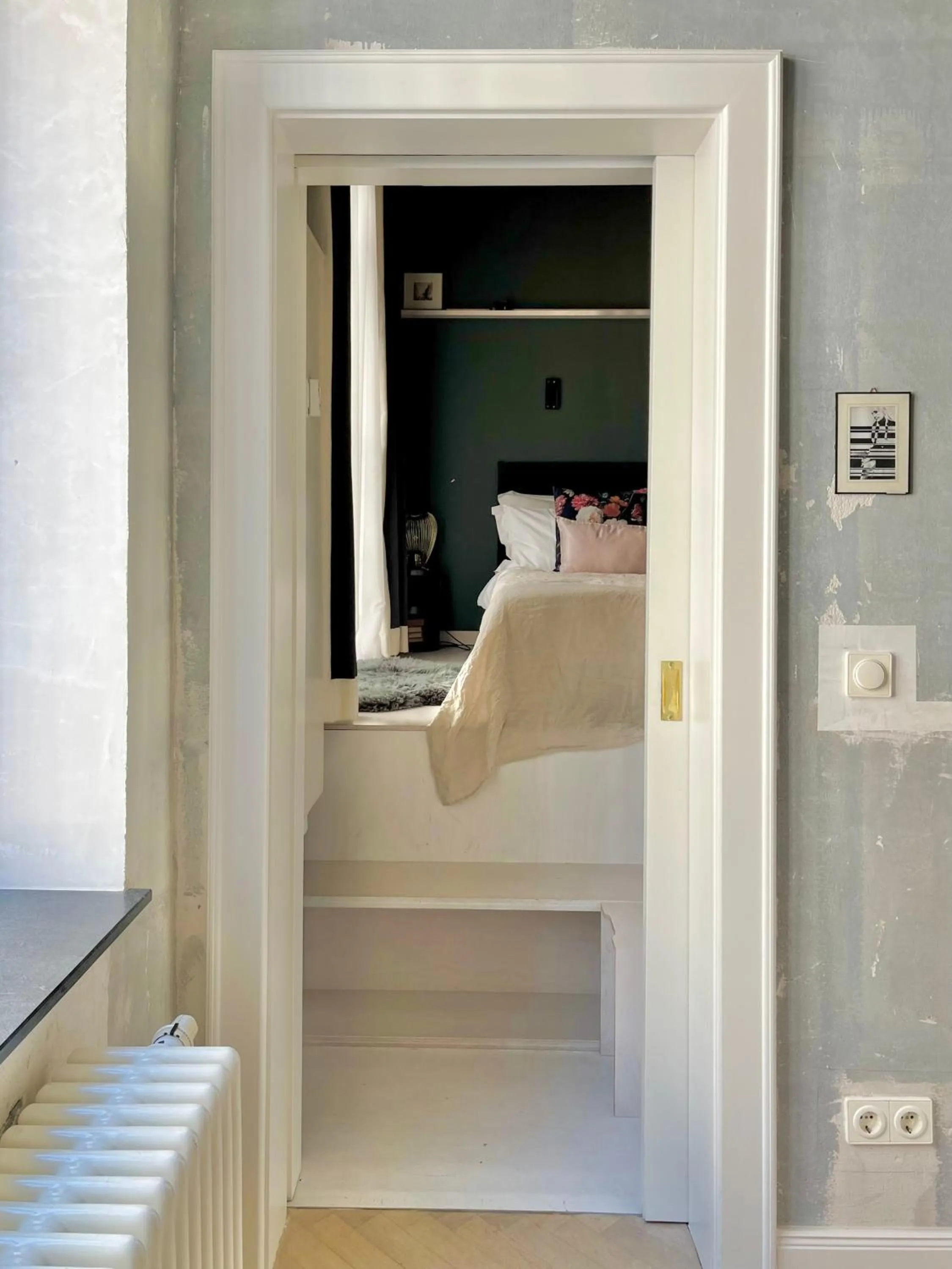 Bedroom, Bed in Cora Apartments