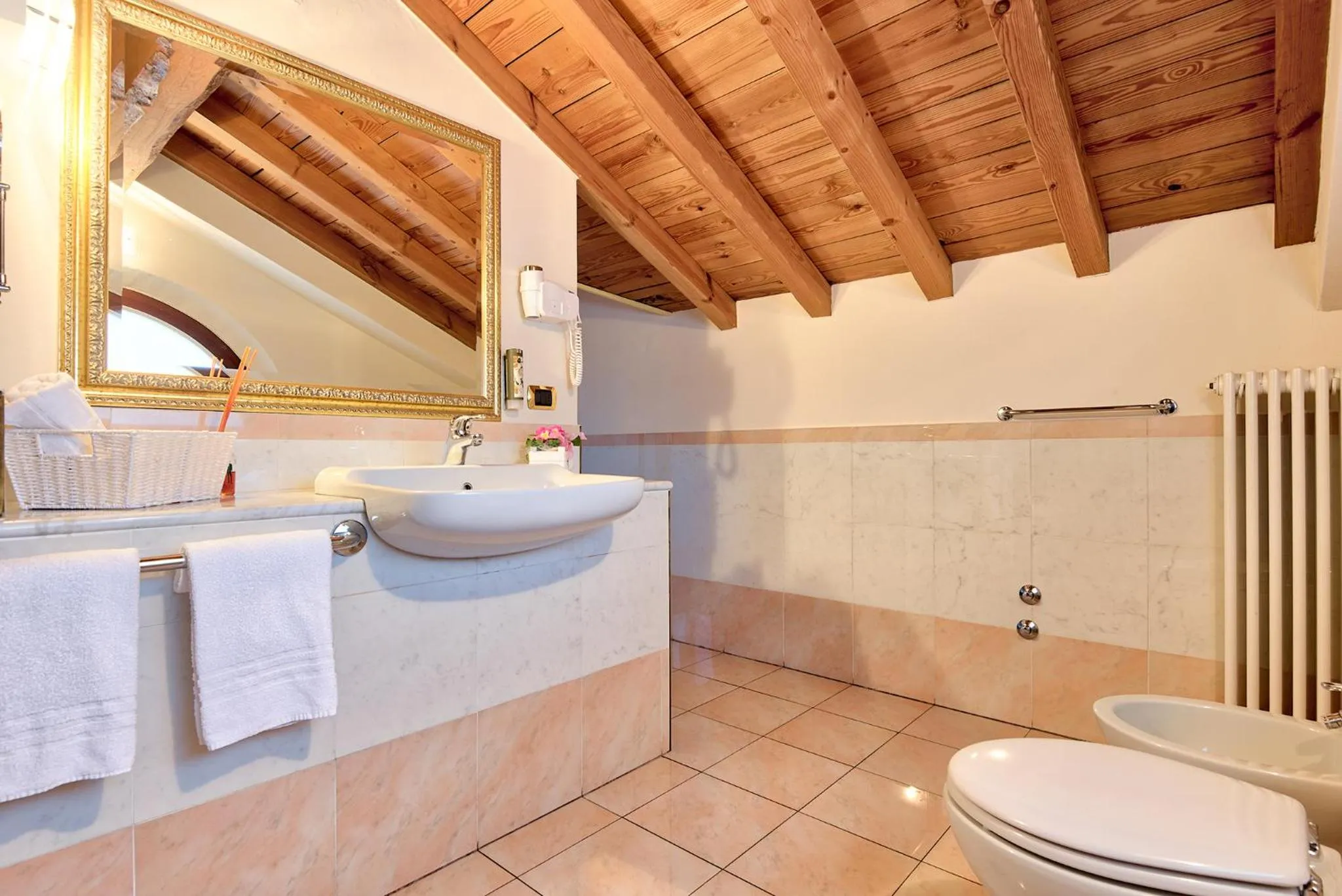 Bathroom in Albergo Villa Priula