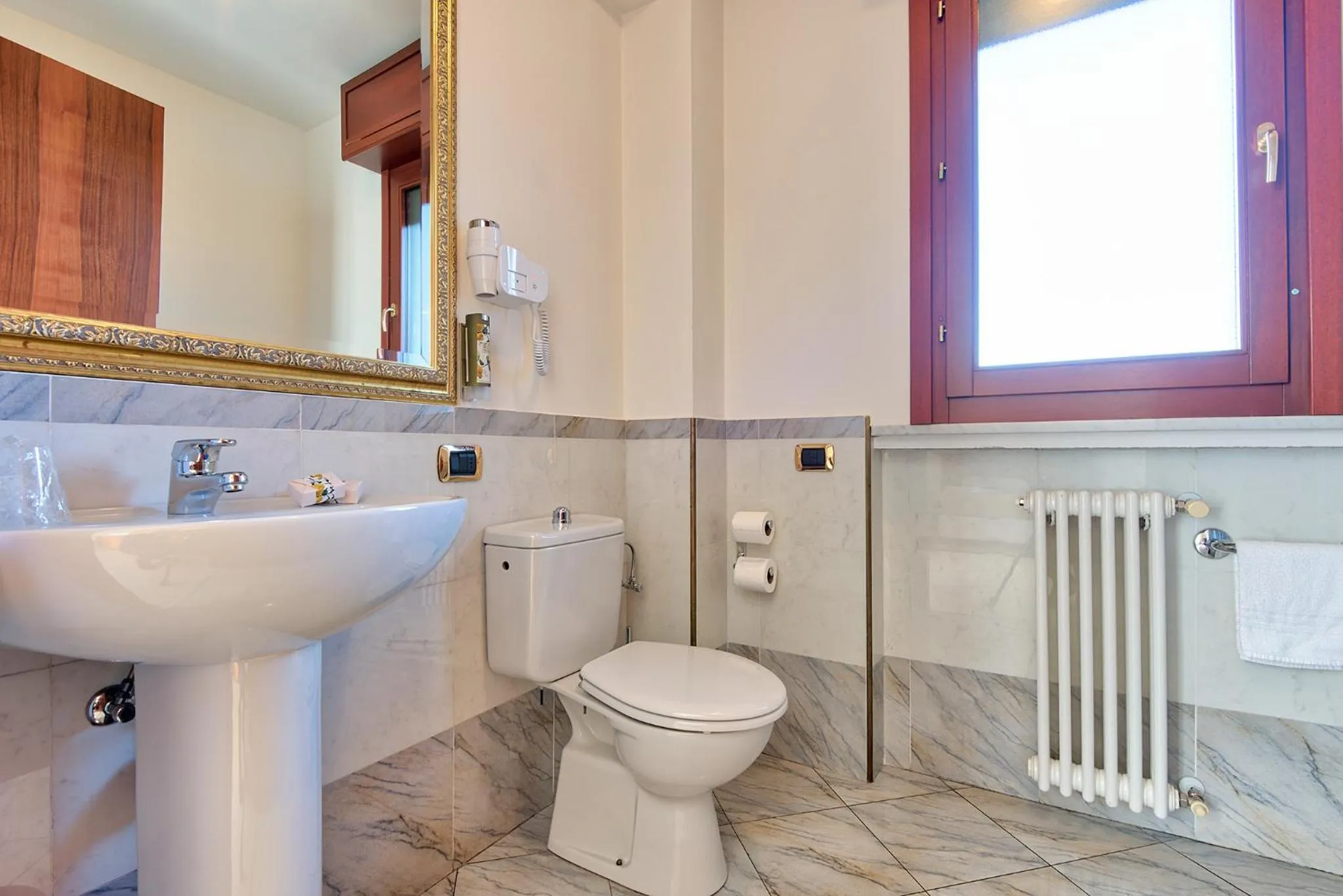 Bathroom in Albergo Villa Priula