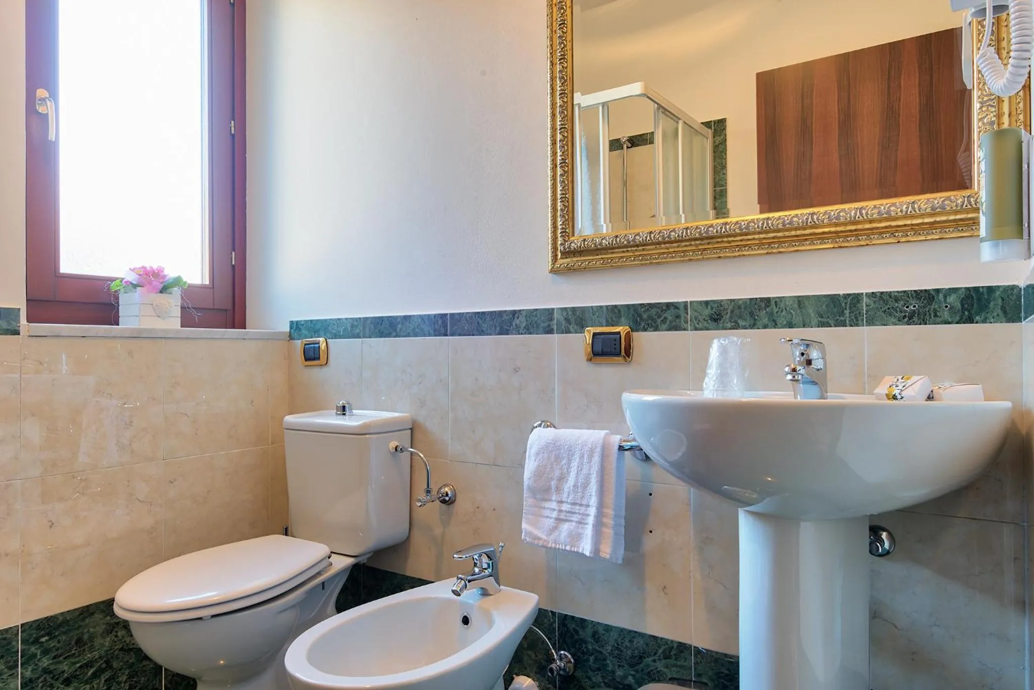 Bathroom in Albergo Villa Priula