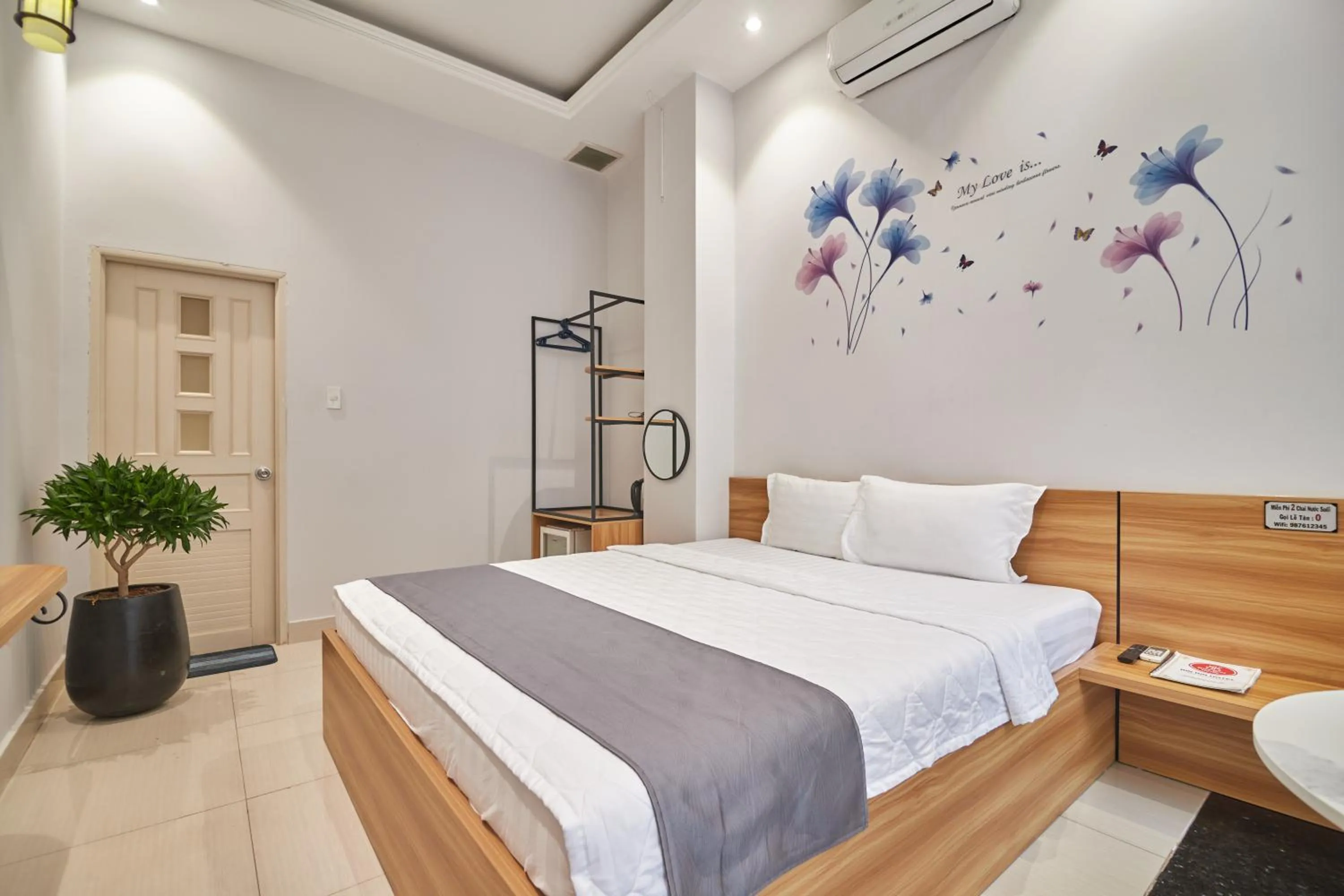 Bedroom, Bed in Bin Bin Hotel 2 - Near Him Lam D7