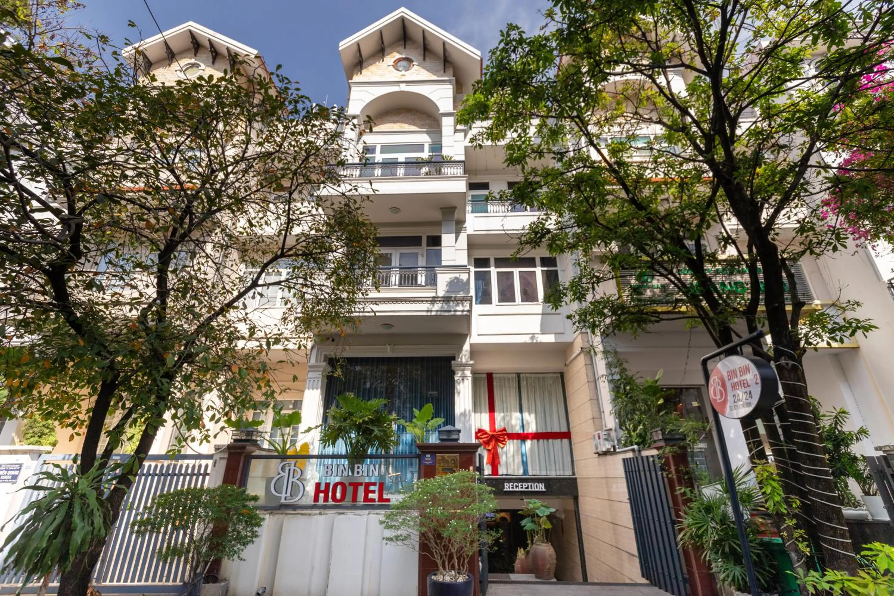 Property building in Bin Bin Hotel 2 - Near Him Lam D7