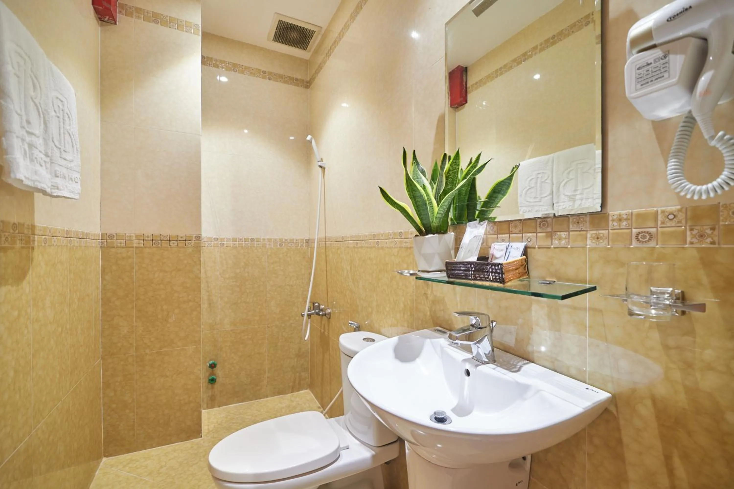 Bathroom in Bin Bin Hotel 2 - Near Him Lam D7