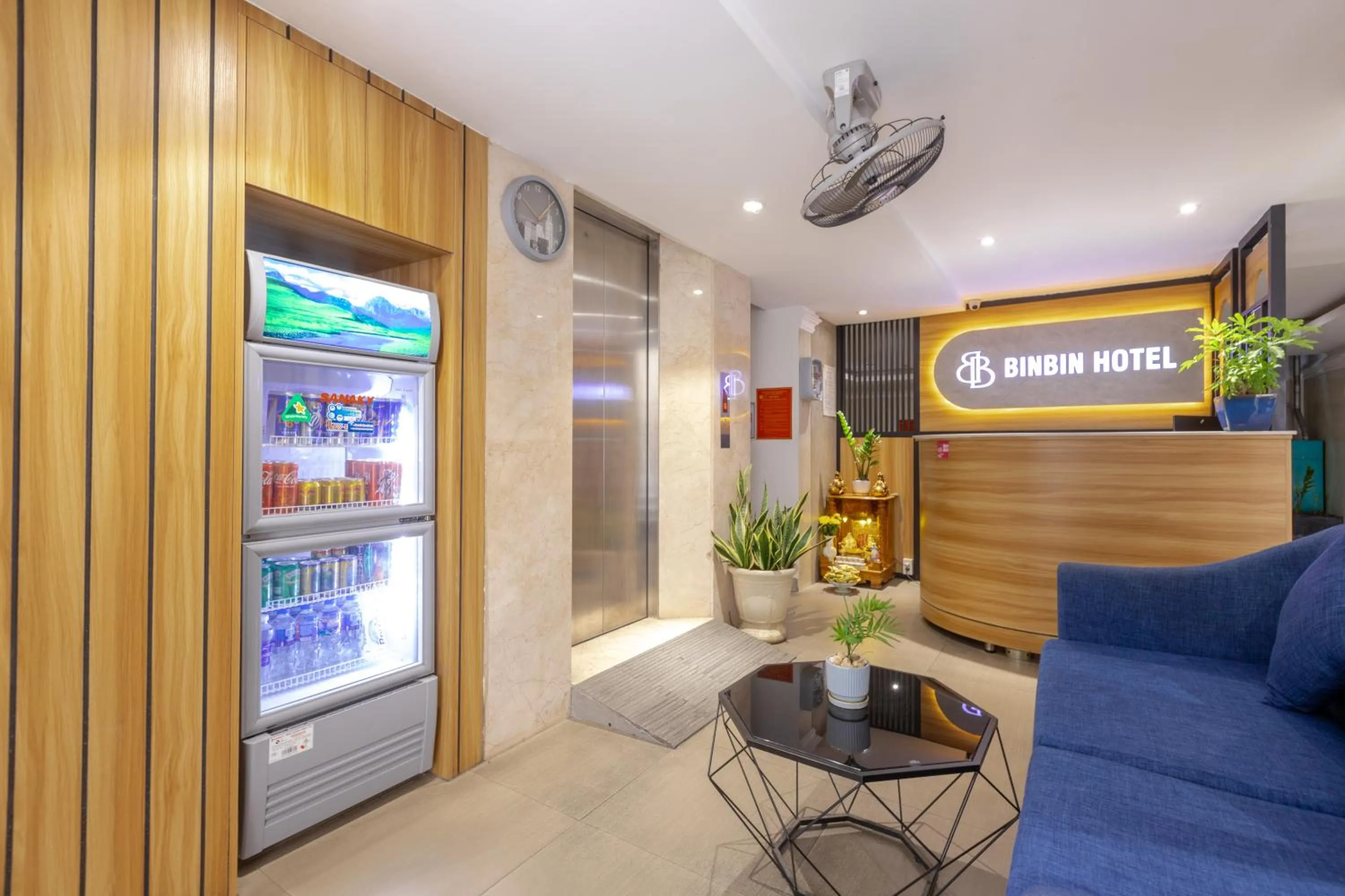 Living room in Bin Bin Hotel 2 - Near Him Lam D7