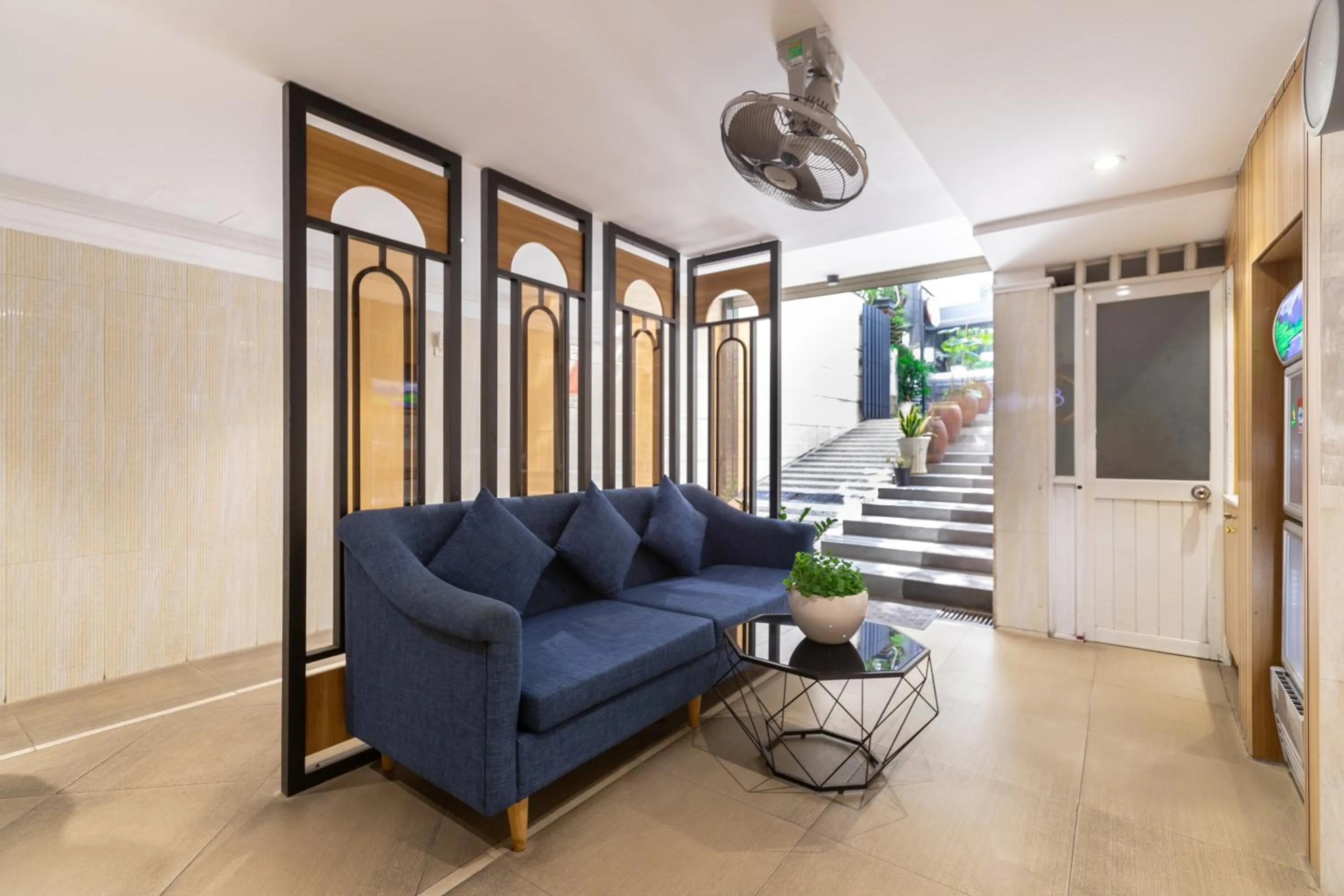 Living room in Bin Bin Hotel 2 - Near Him Lam D7