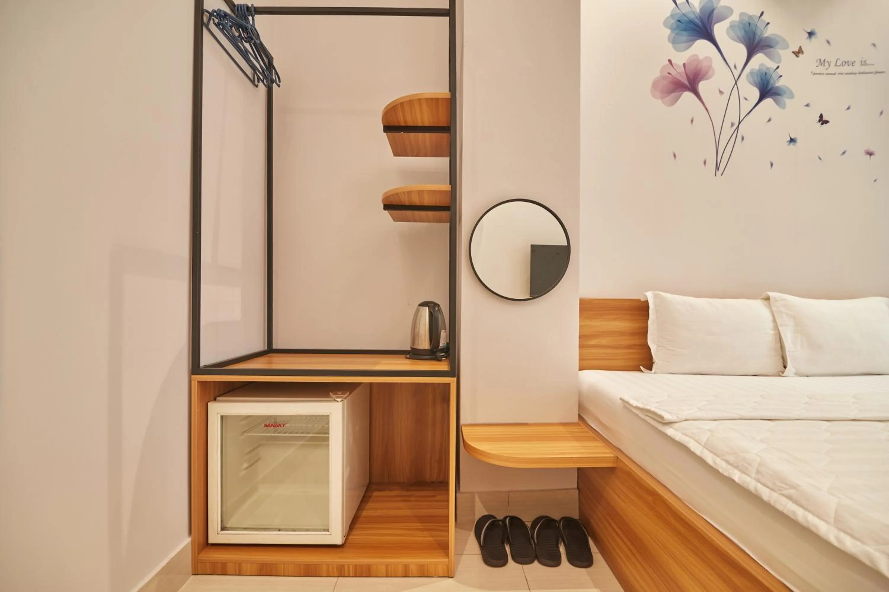 Bedroom, Bed in Bin Bin Hotel 2 - Near Him Lam D7