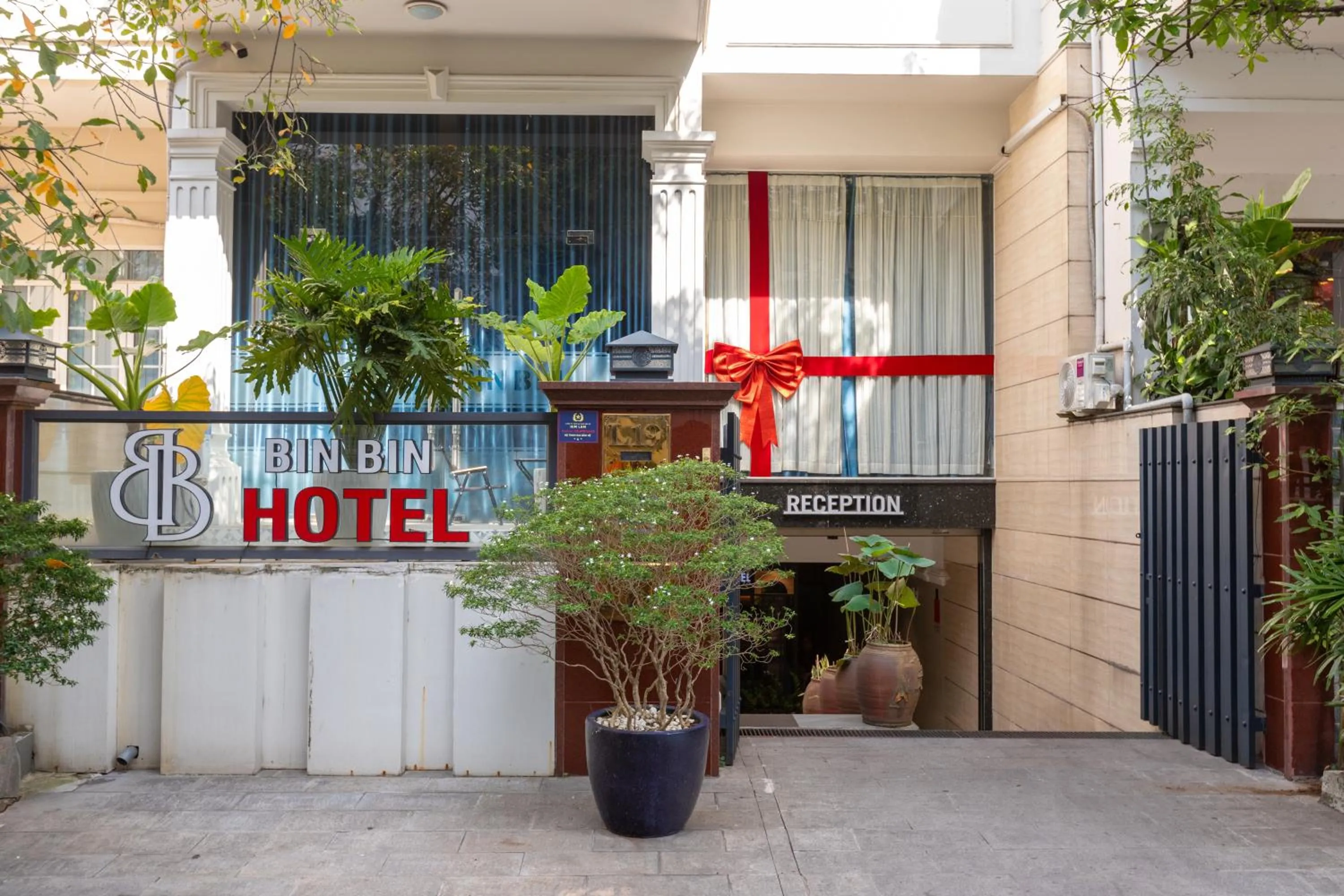 Property building in Bin Bin Hotel 2 - Near Him Lam D7