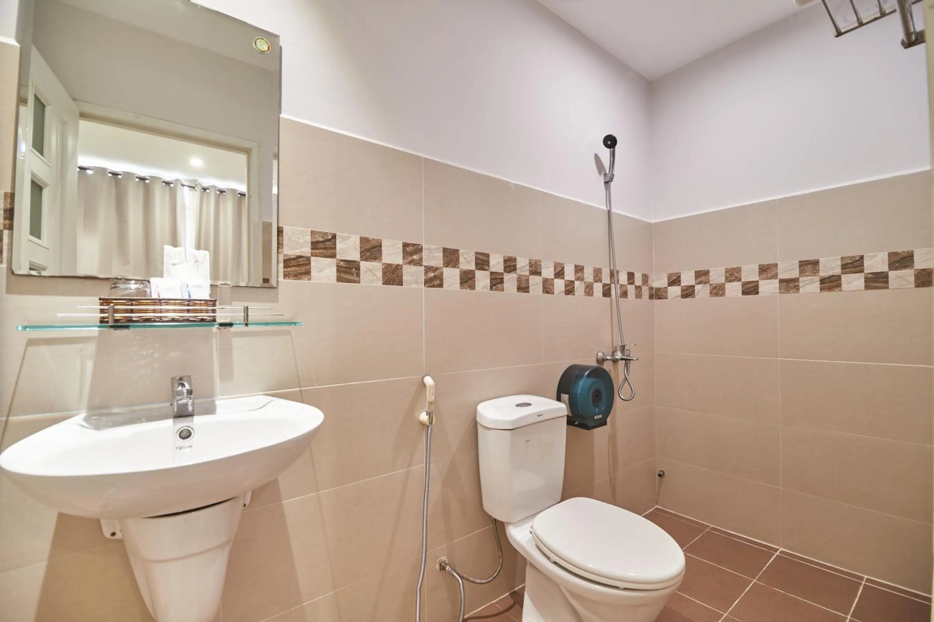 Bathroom in Bin Bin Hotel 2 - Near Him Lam D7