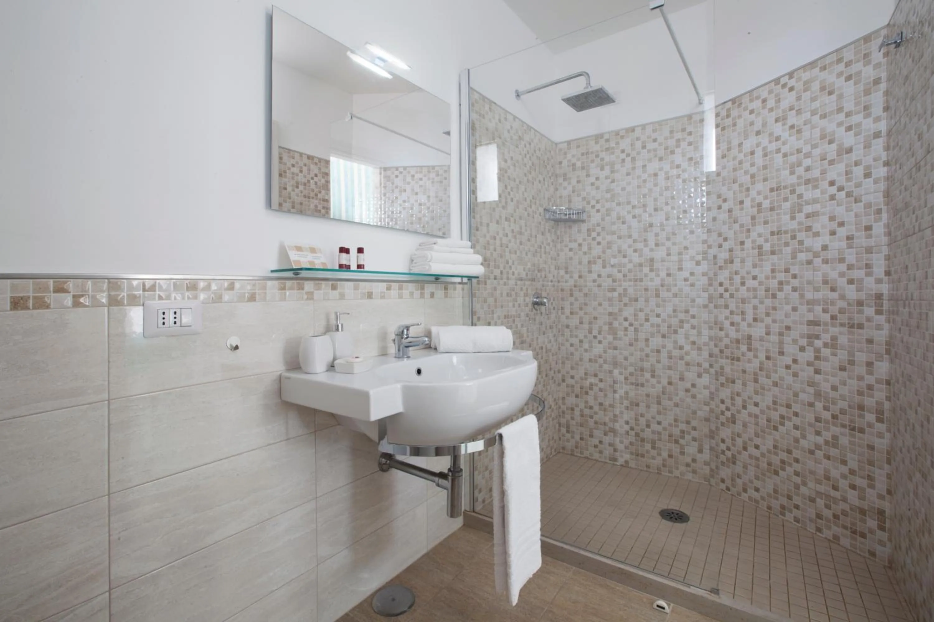 Shower in Villa Iolanda