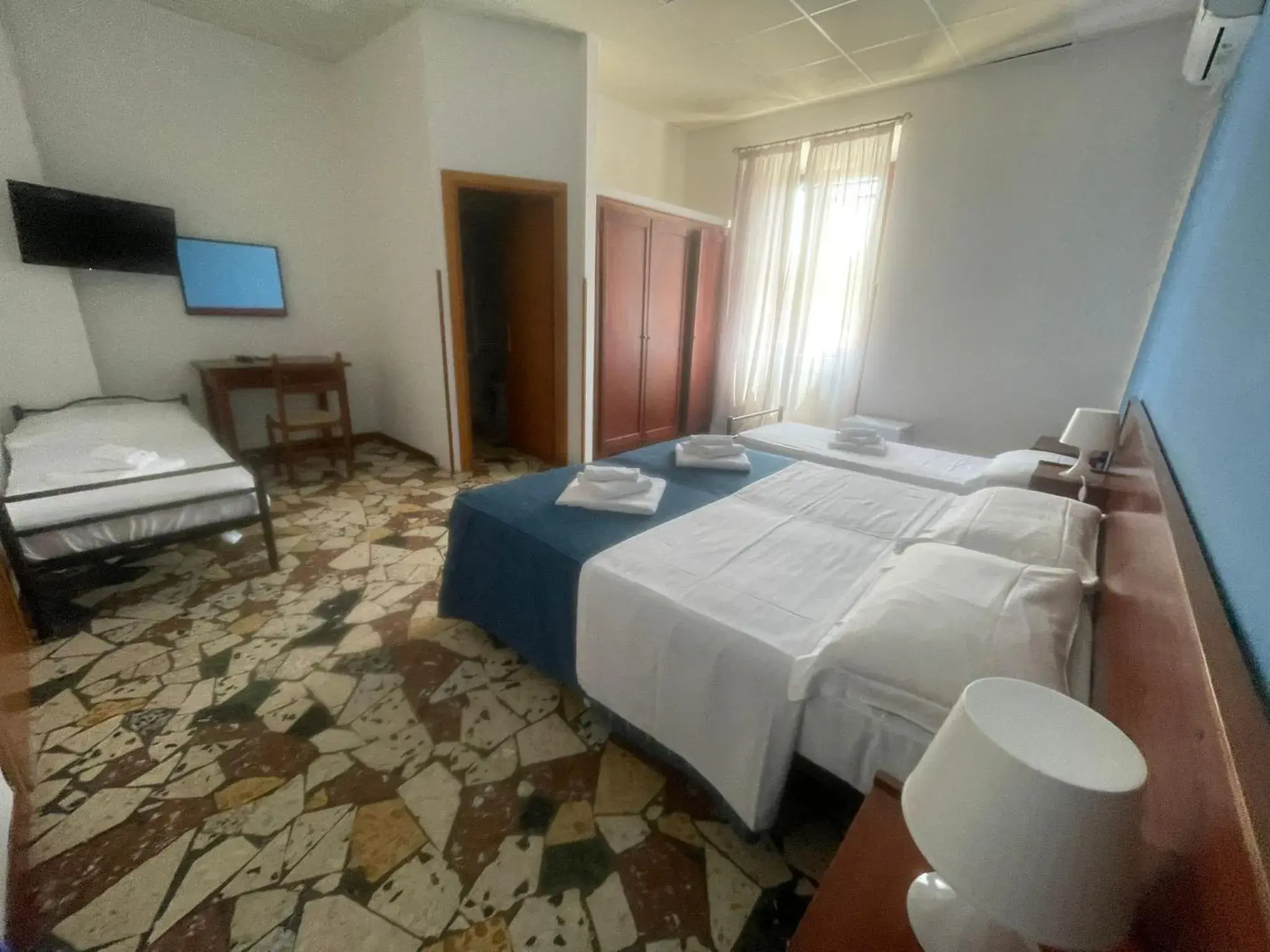 Standard Quadruple Room with Beach Package - single occupancy in Hotel Mercede 2 Standard Quadruple Room with Beach Package - single occupancy in Hotel Mercede 2