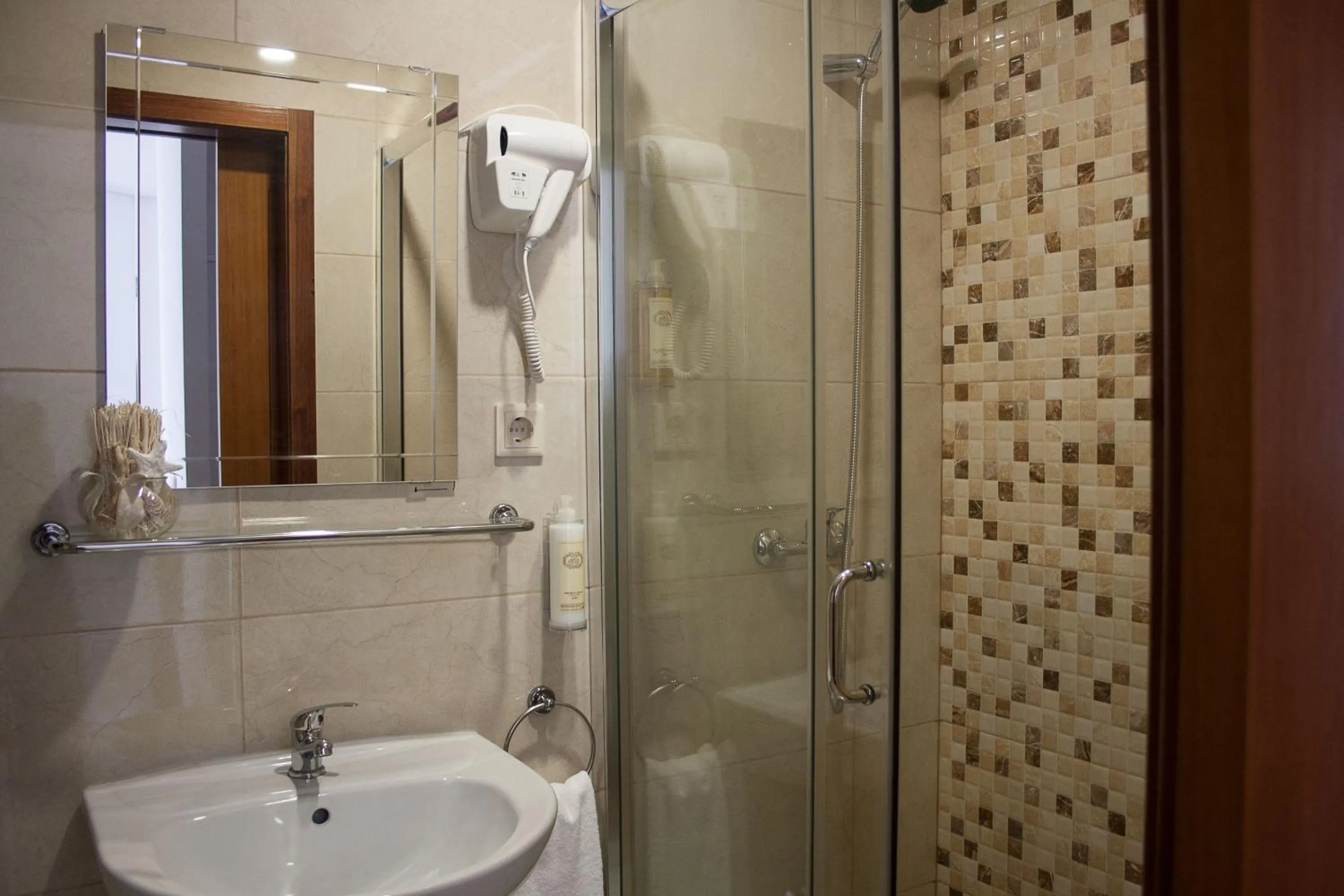 Bathroom in Nations Porto - Studios & Suites