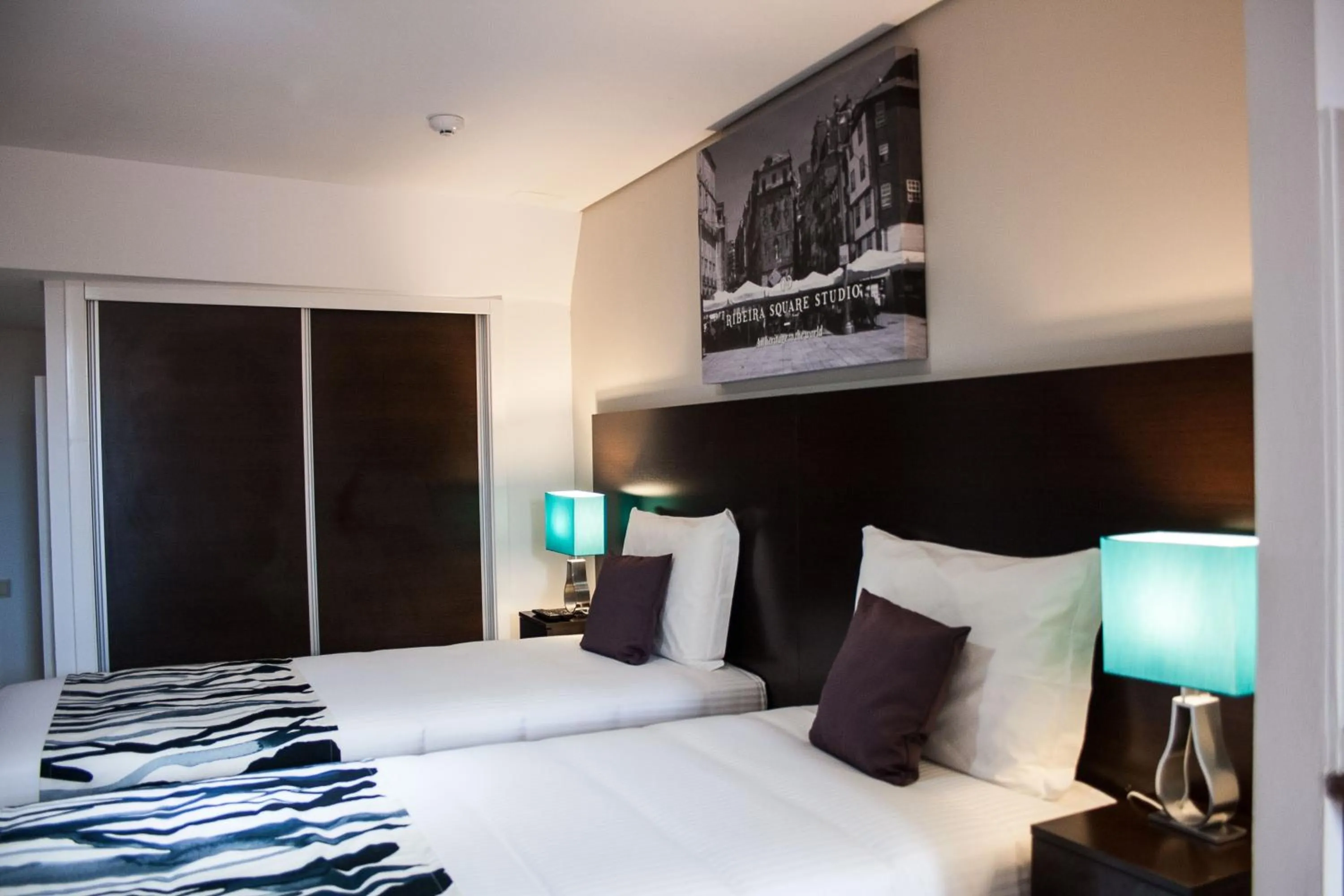 Bed in Nations Porto - Studios & Suites