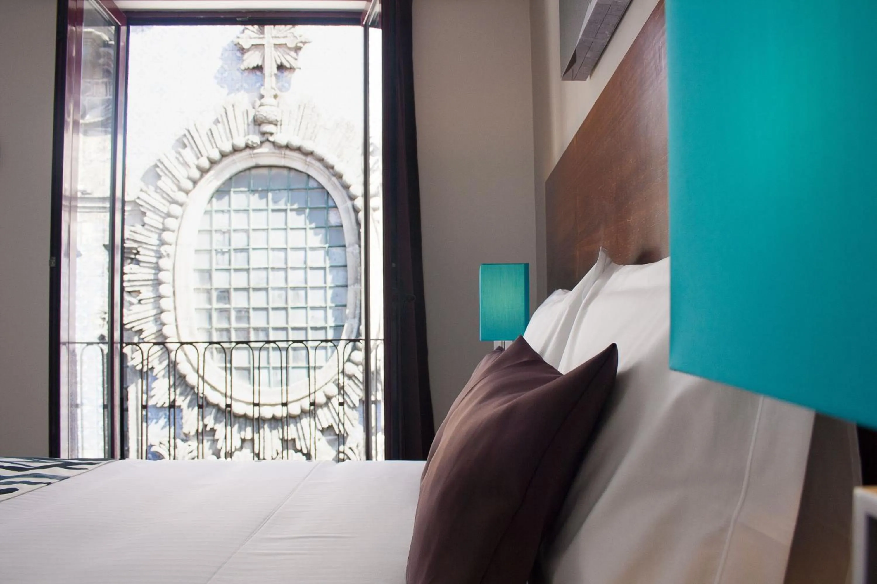 Decorative detail, Bed in Nations Porto - Studios & Suites