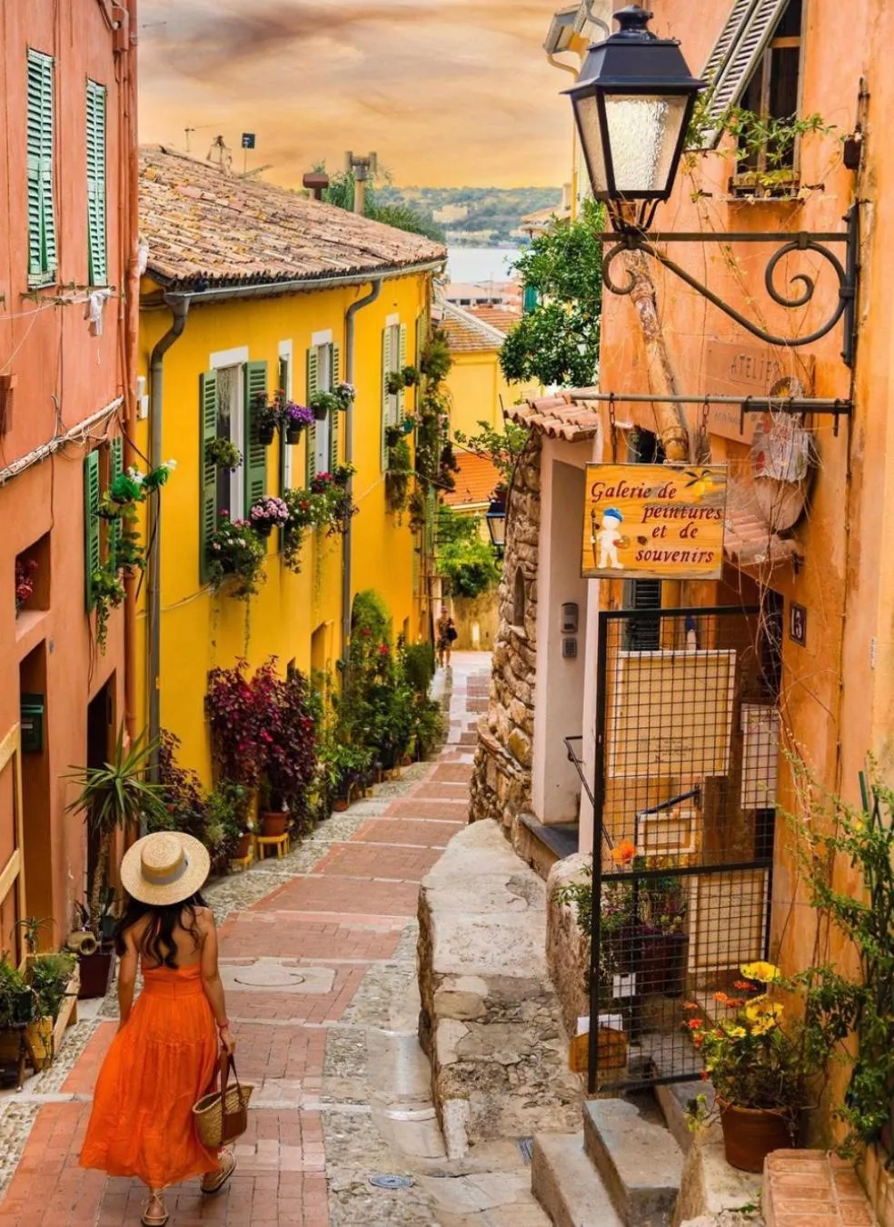 Neighbourhood in Hôtel Gabriel