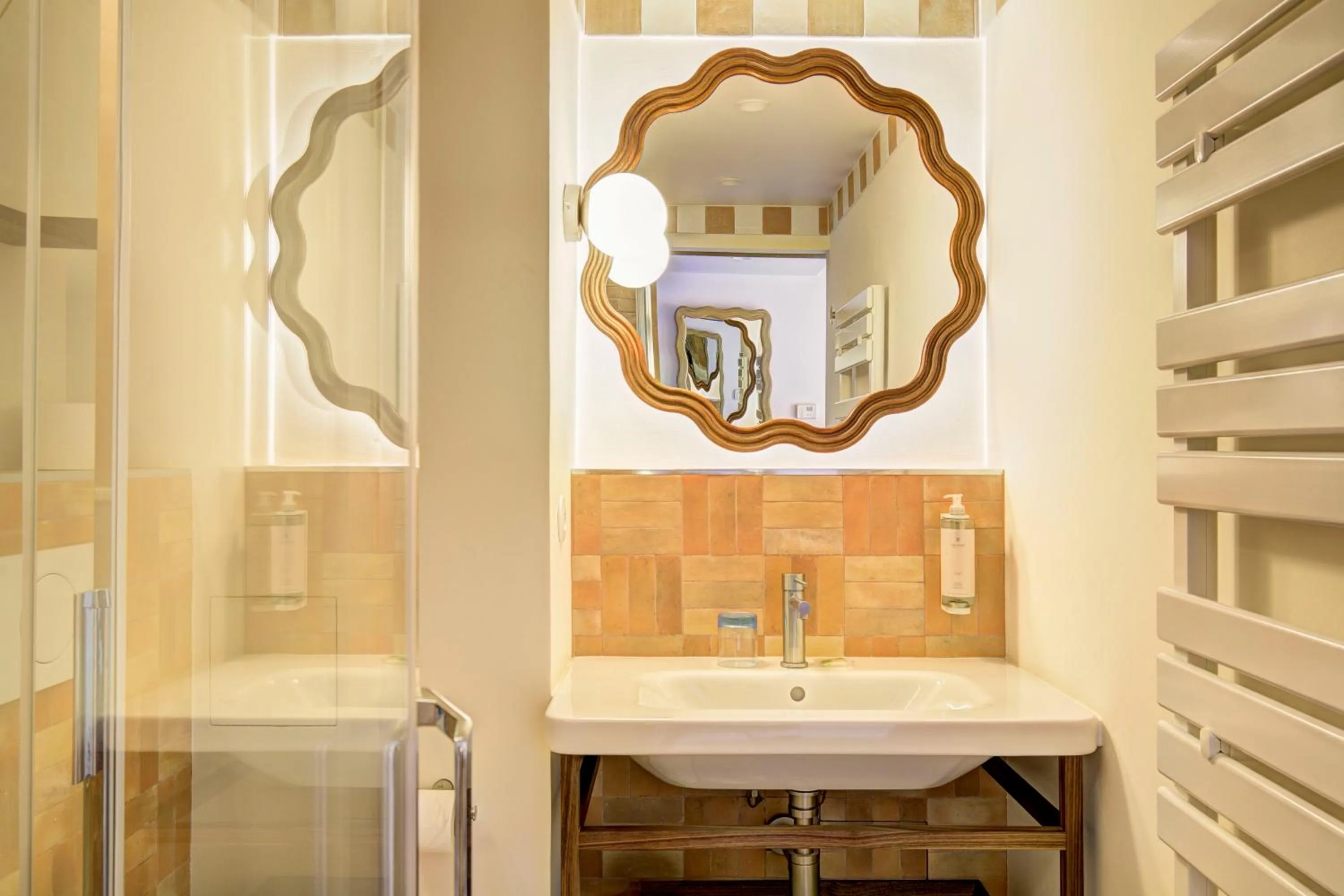 Bathroom in Hôtel Gabriel