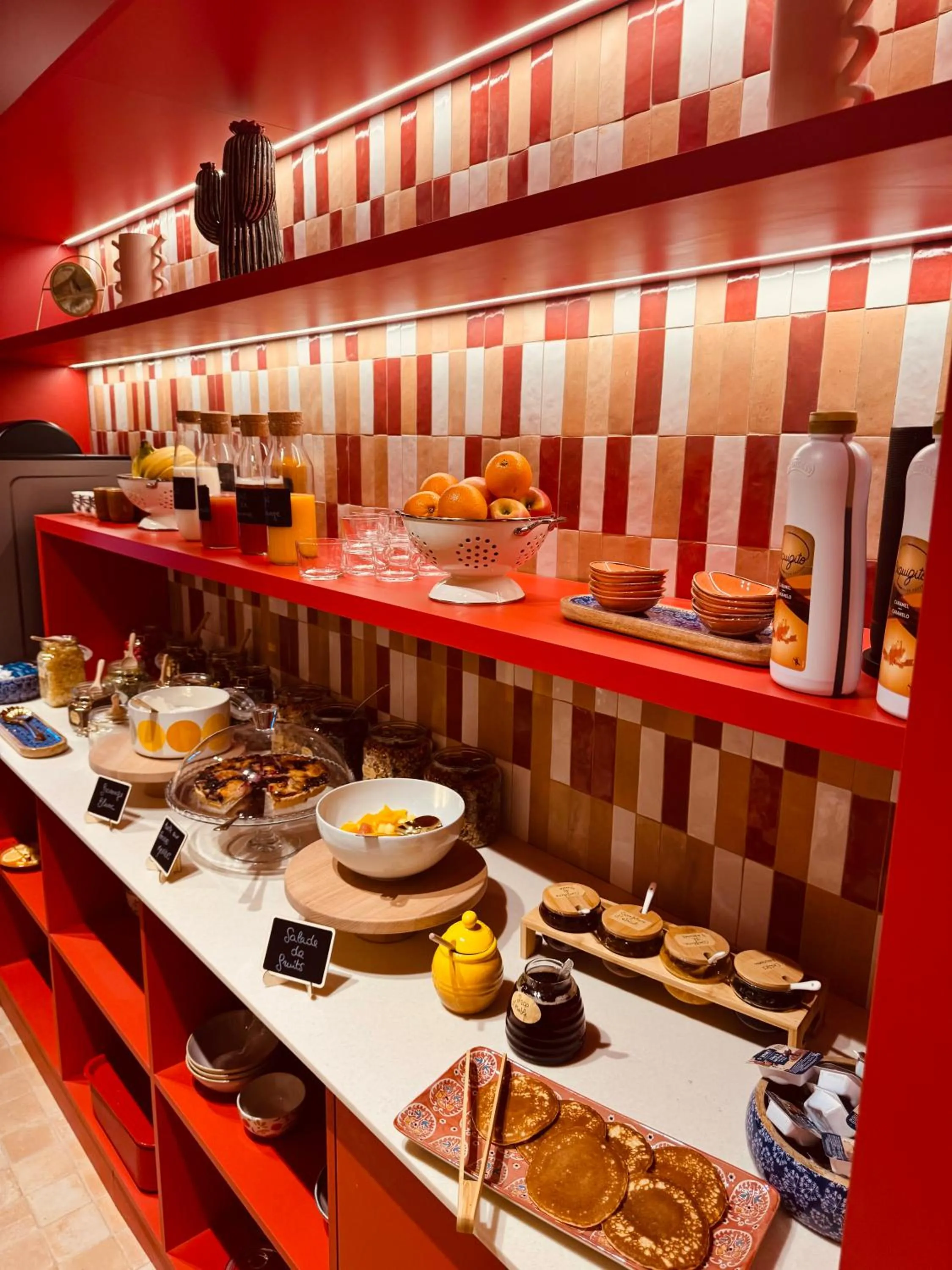 Buffet breakfast in Hôtel Gabriel