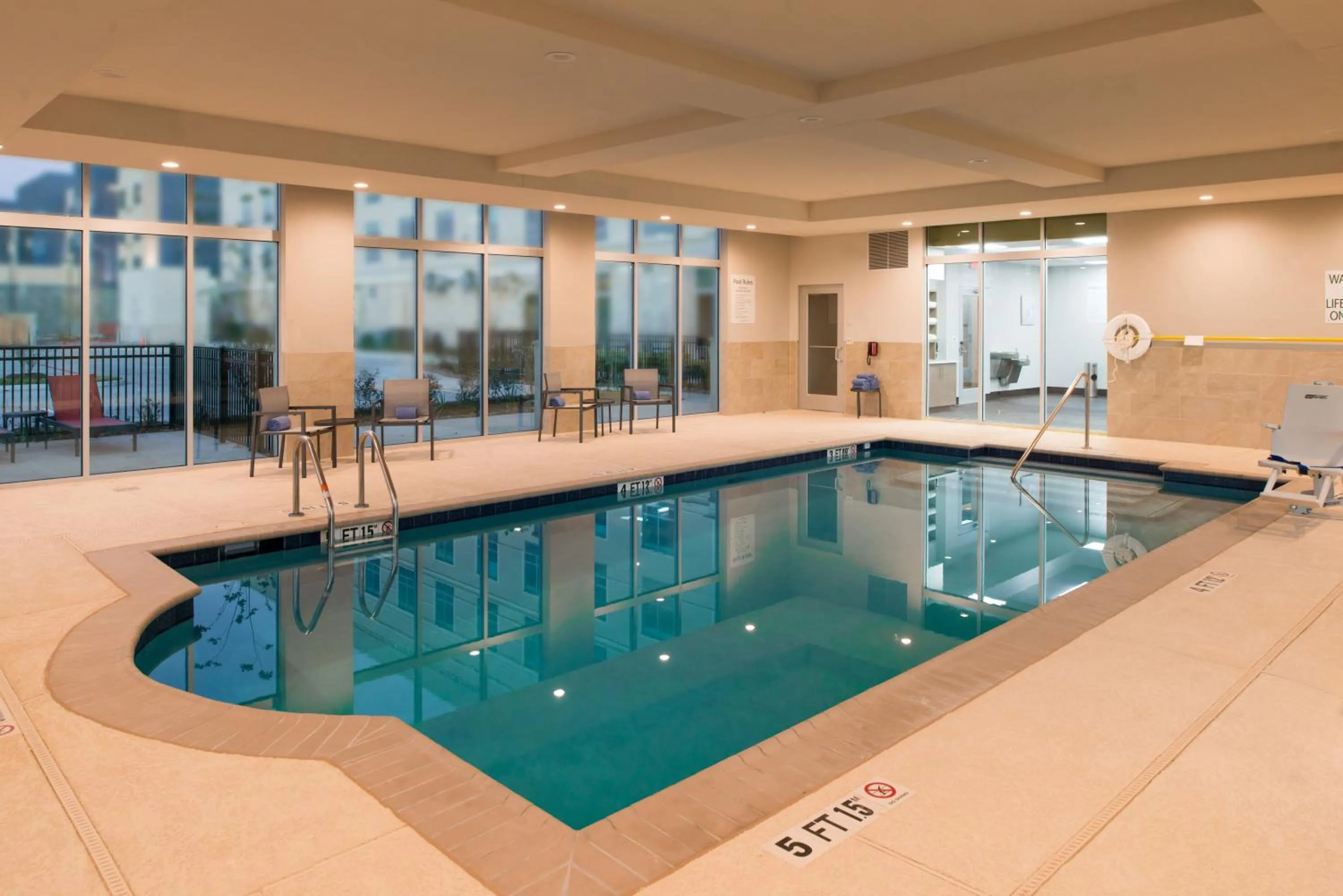 Swimming pool in Holiday Inn Hotel & Suites - Houston West - Katy Mills by IHG