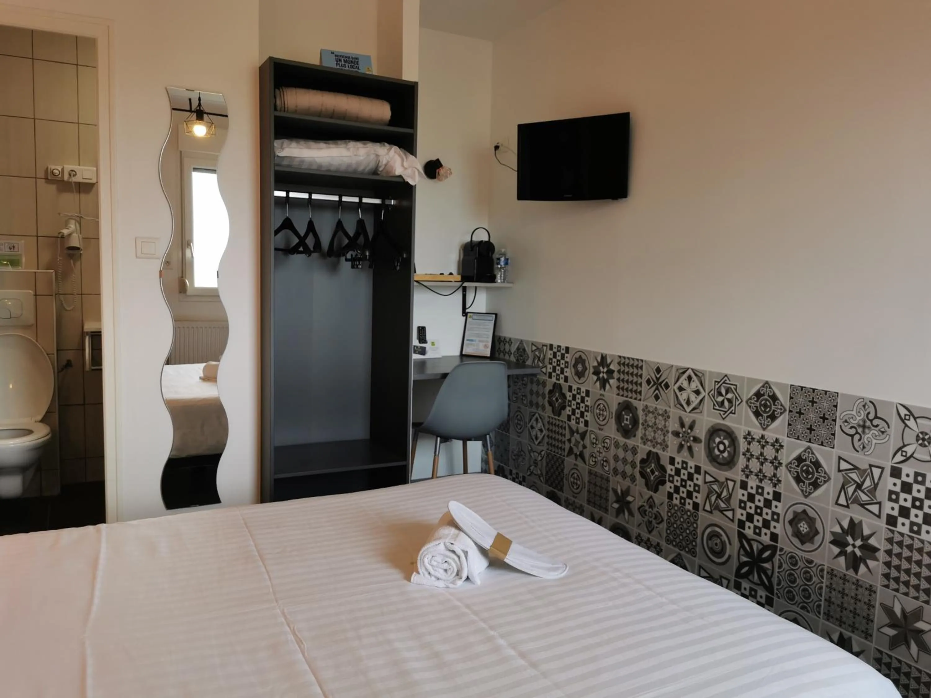 Bed in Logis Hotel- Restaurant La Haie Des Vignes Séminaires et Evènementiel