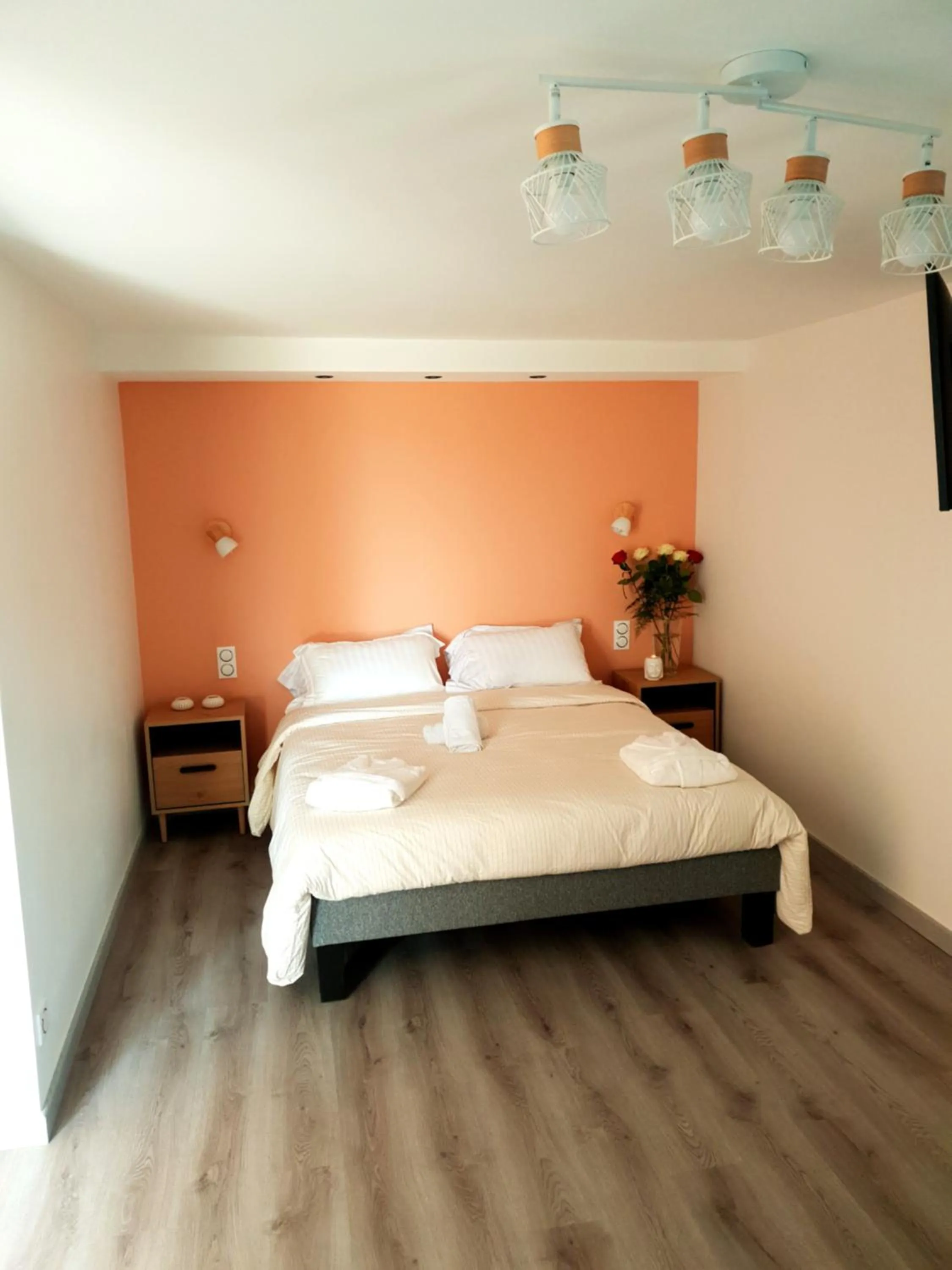 Bed in Logis Hotel- Restaurant La Haie Des Vignes Séminaires et Evènementiel