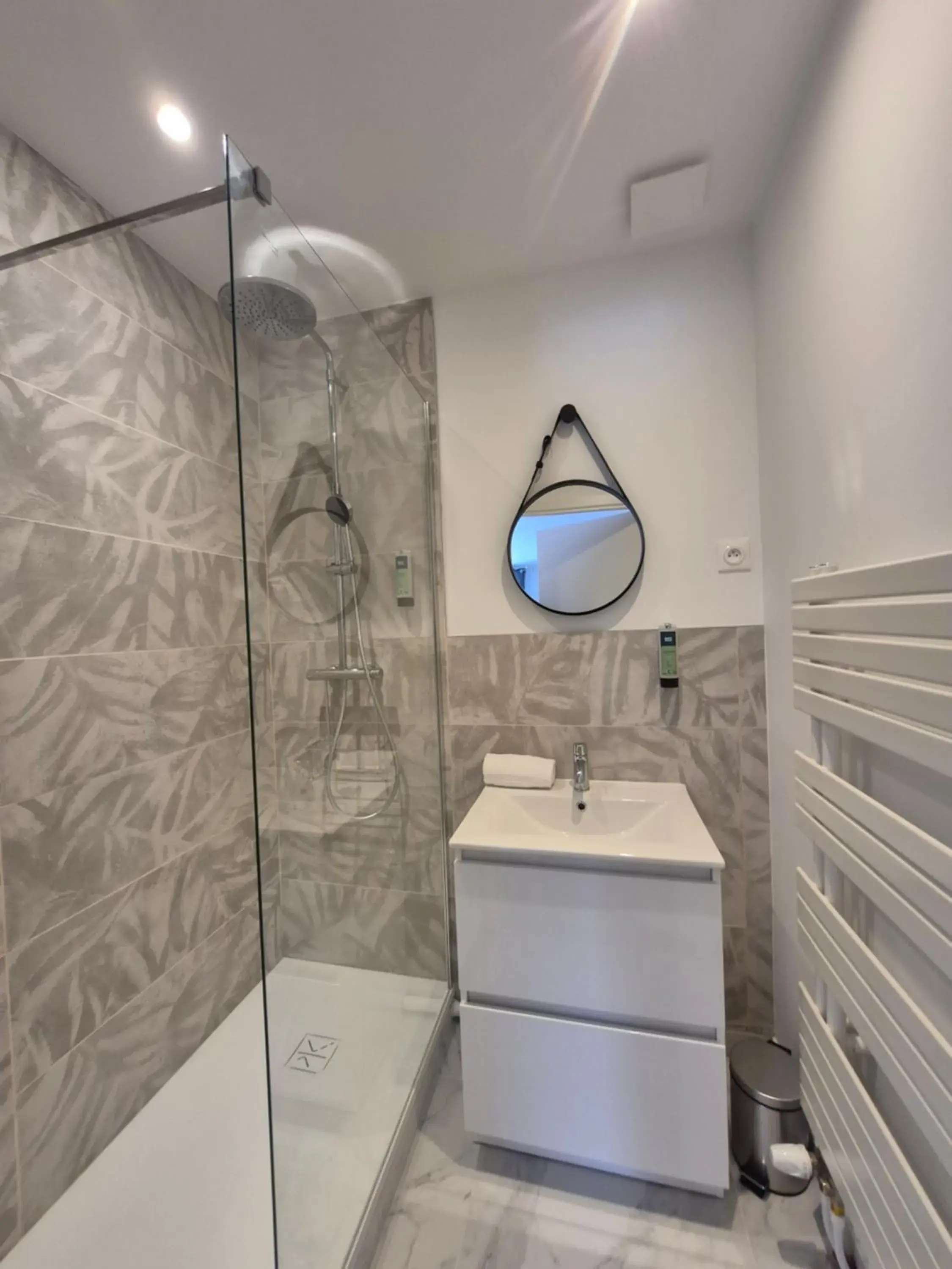 Three-Bedroom Home in Logis Hotel- Restaurant La Haie Des Vignes Séminaires et Evènementiel Three-Bedroom Home in Logis Hotel- Restaurant La Haie Des Vignes Séminaires et Evènementiel