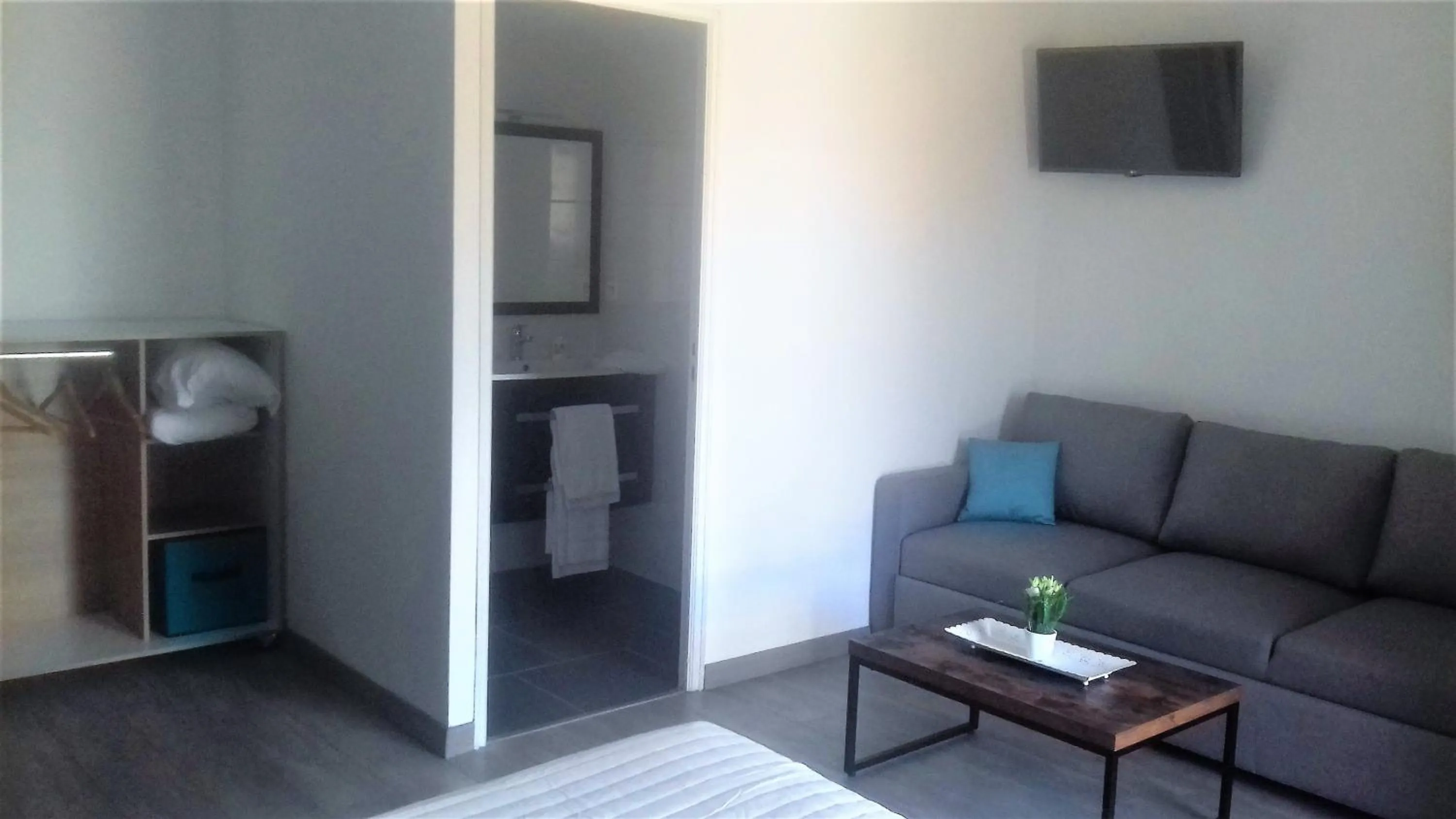 Bedroom in Logis Hotel- Restaurant La Haie Des Vignes Séminaires et Evènementiel