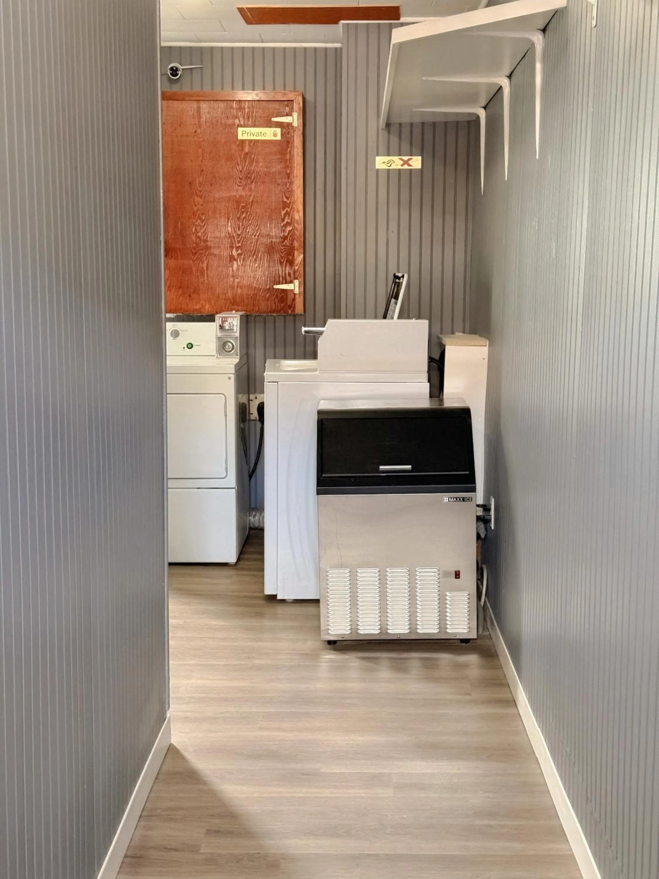 laundry in Fair Isle Motel