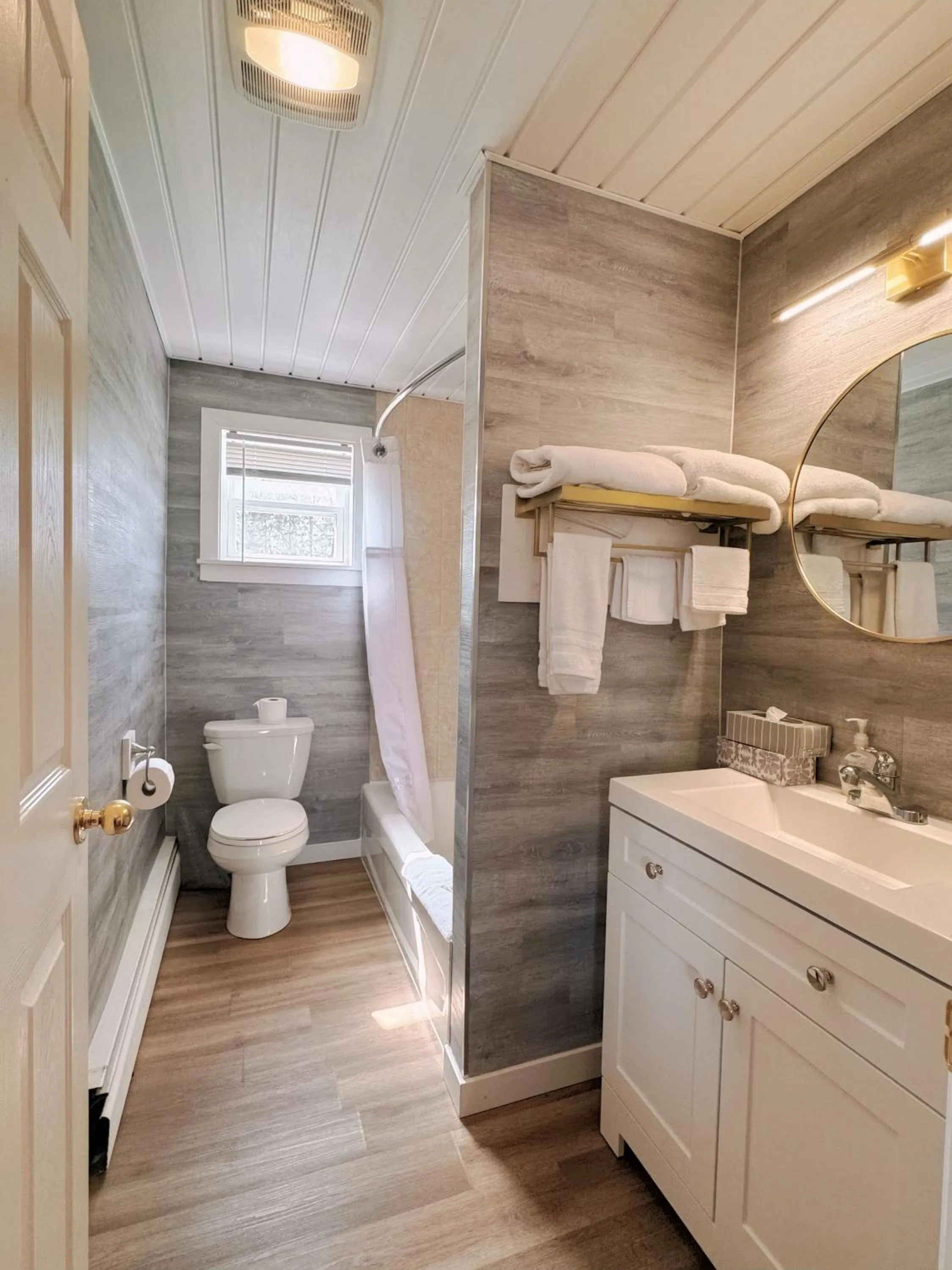 Toilet in Fair Isle Motel