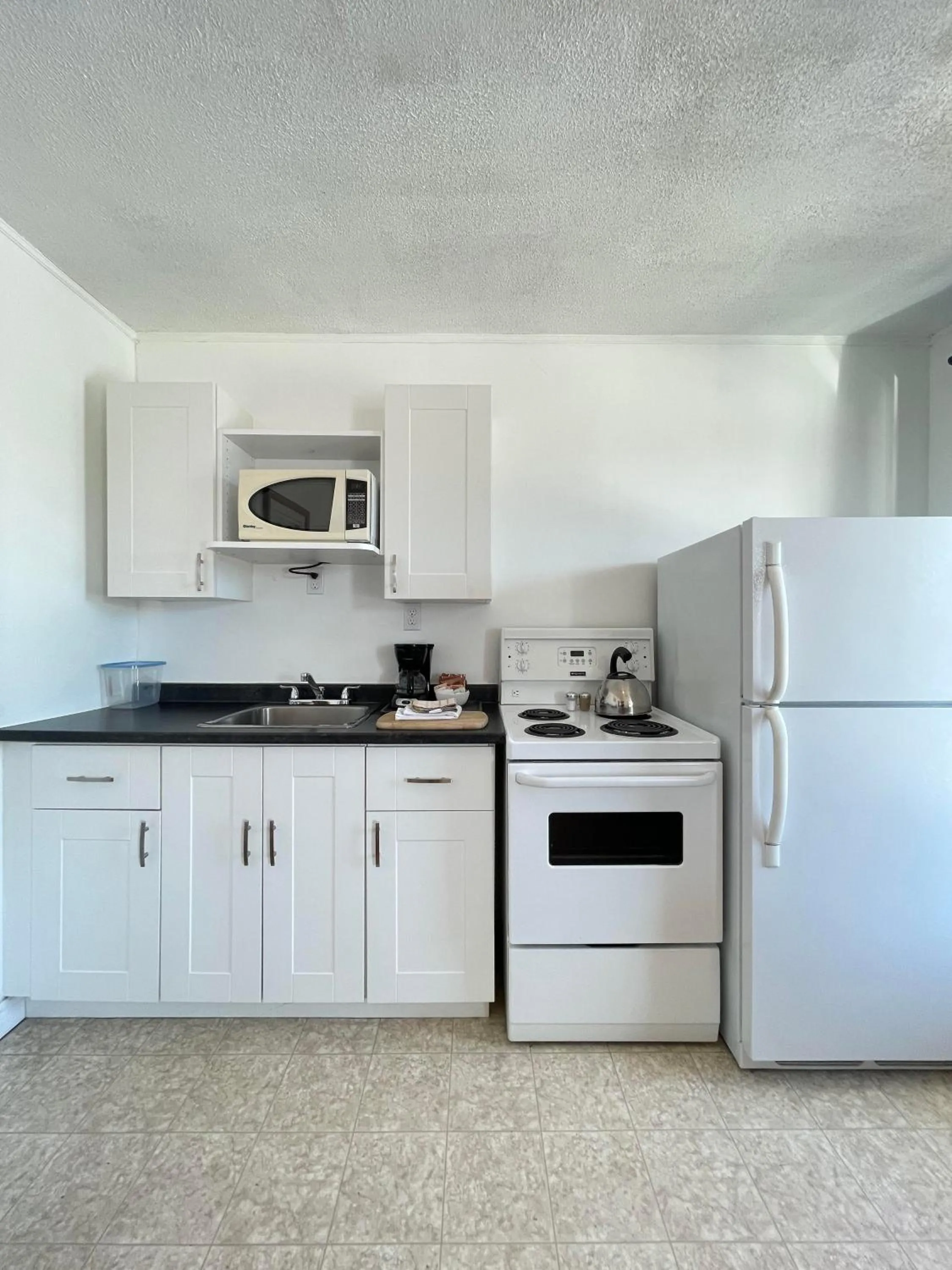 Kitchen or kitchenette in Fair Isle Motel