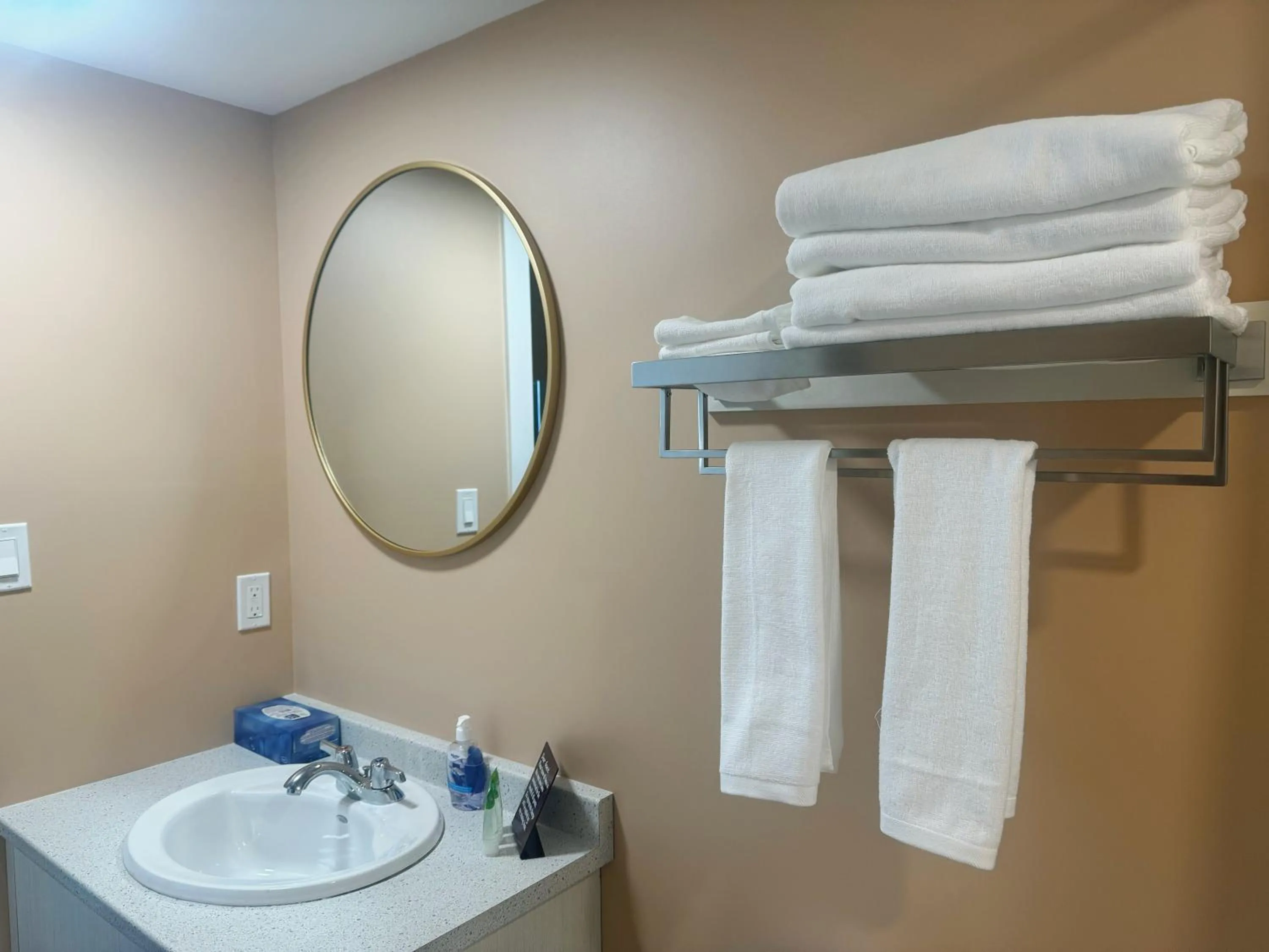 Bathroom in Fair Isle Motel
