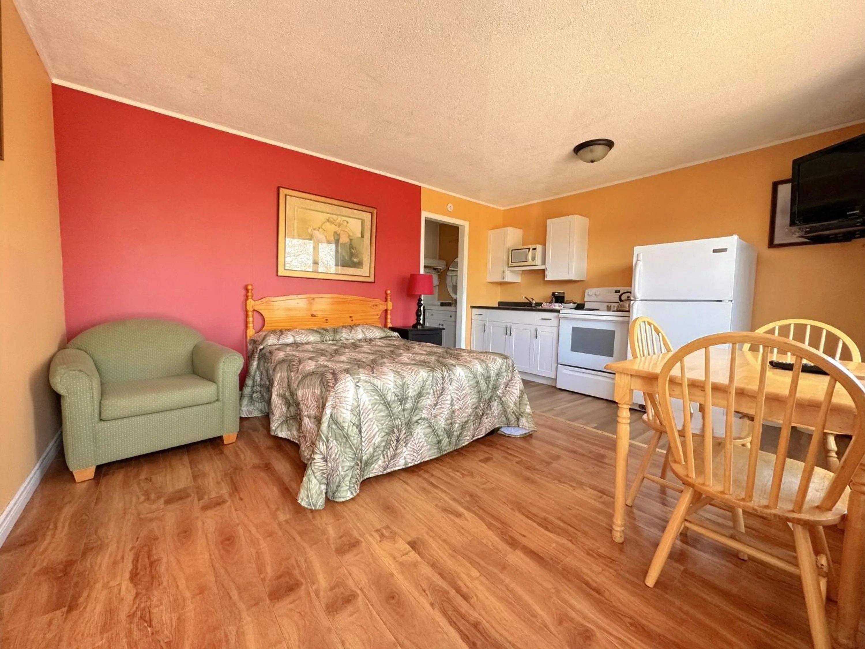 Kitchen or kitchenette in Fair Isle Motel