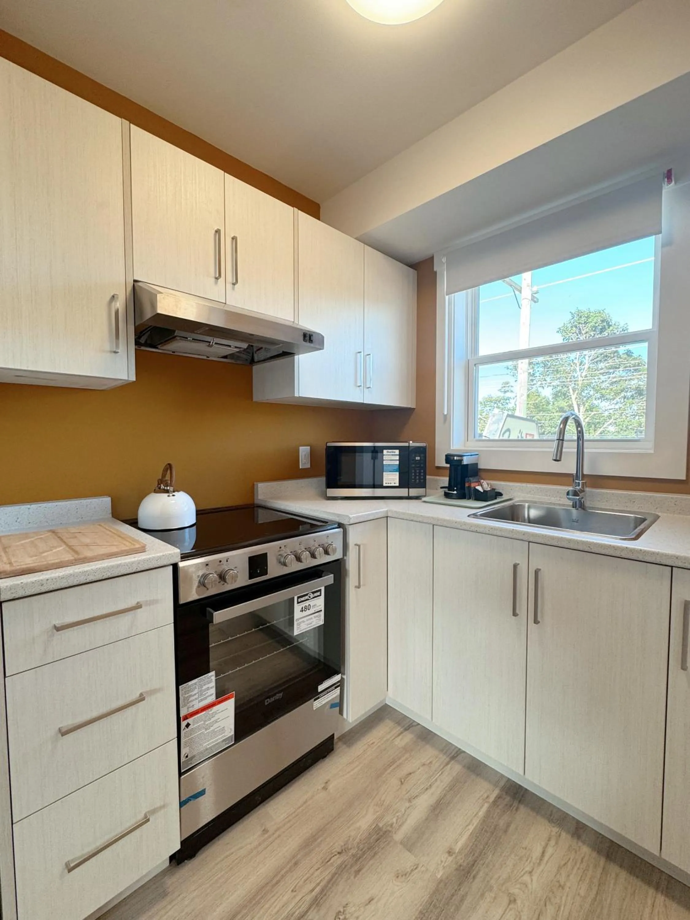 Kitchen or kitchenette in Fair Isle Motel