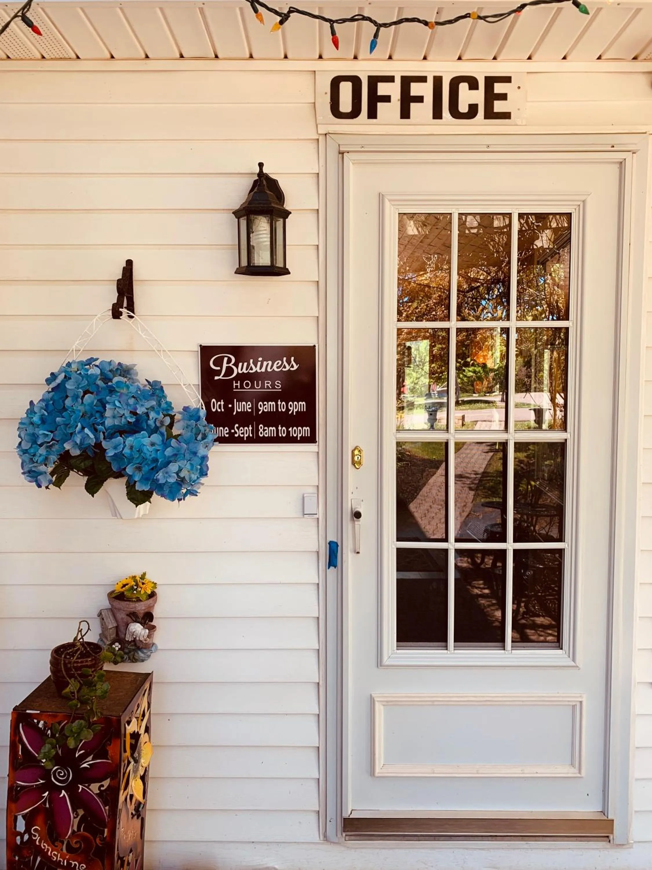 Lobby or reception in Fair Isle Motel
