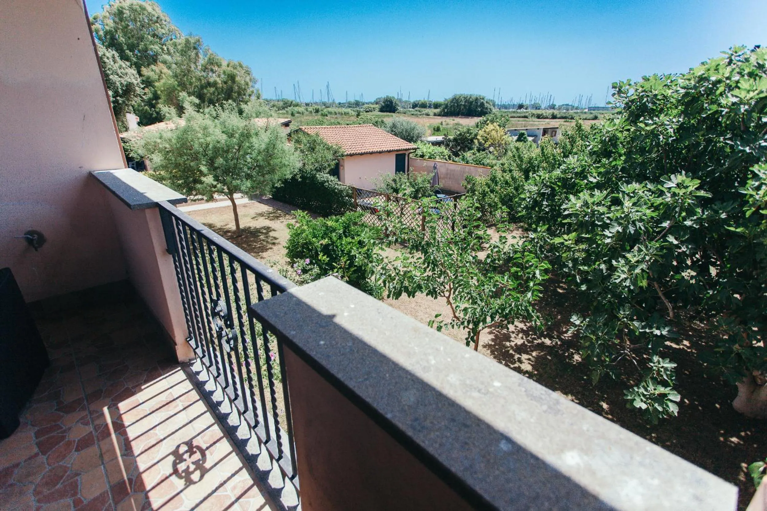 Garden view in Domus Leonardo-Private Free Parking
