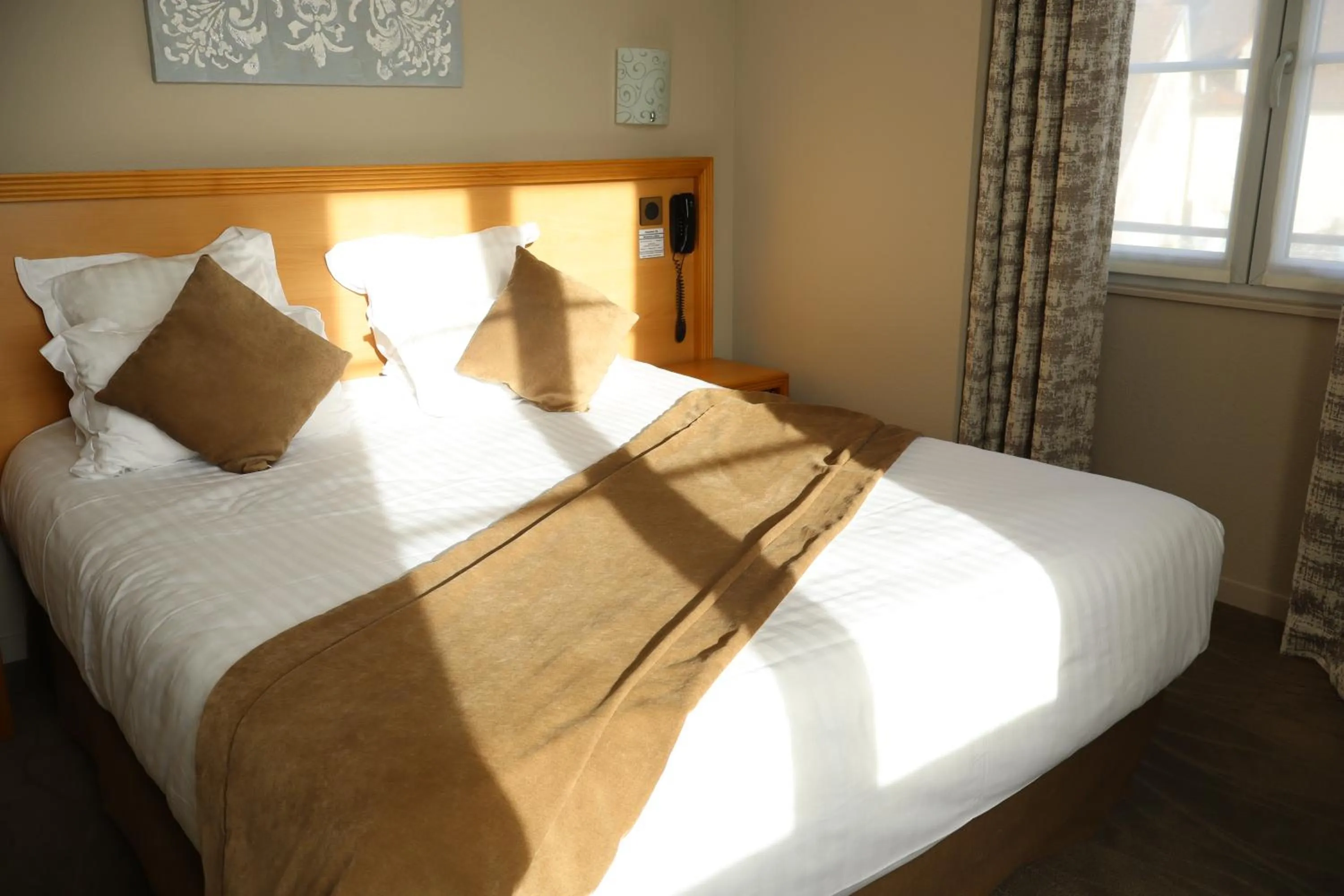 Bed in Hôtel Le Vouglans - Restaurant La Valouse