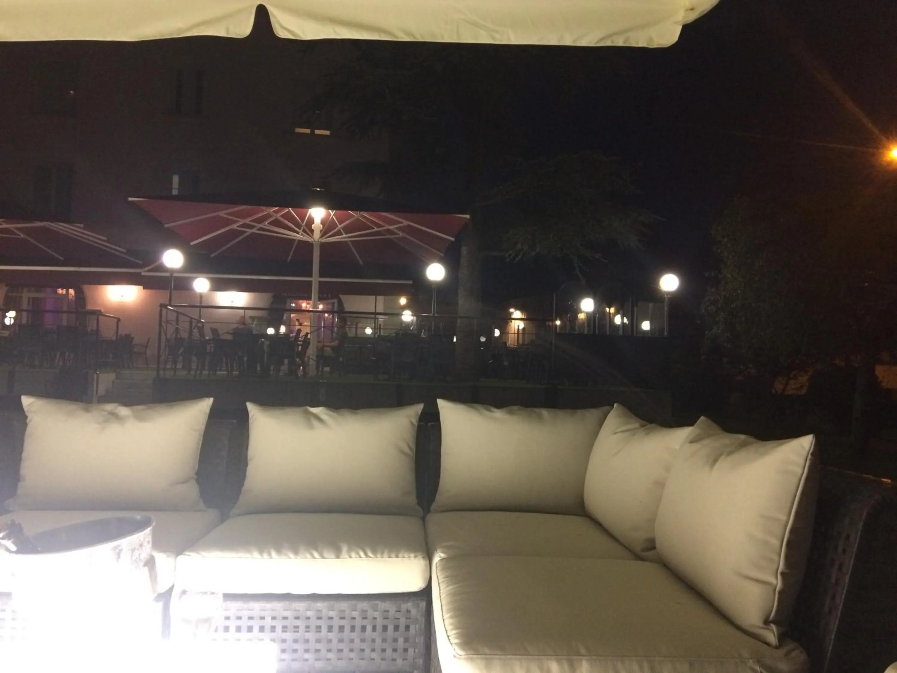 Garden in Hôtel Le Vouglans - Restaurant La Valouse