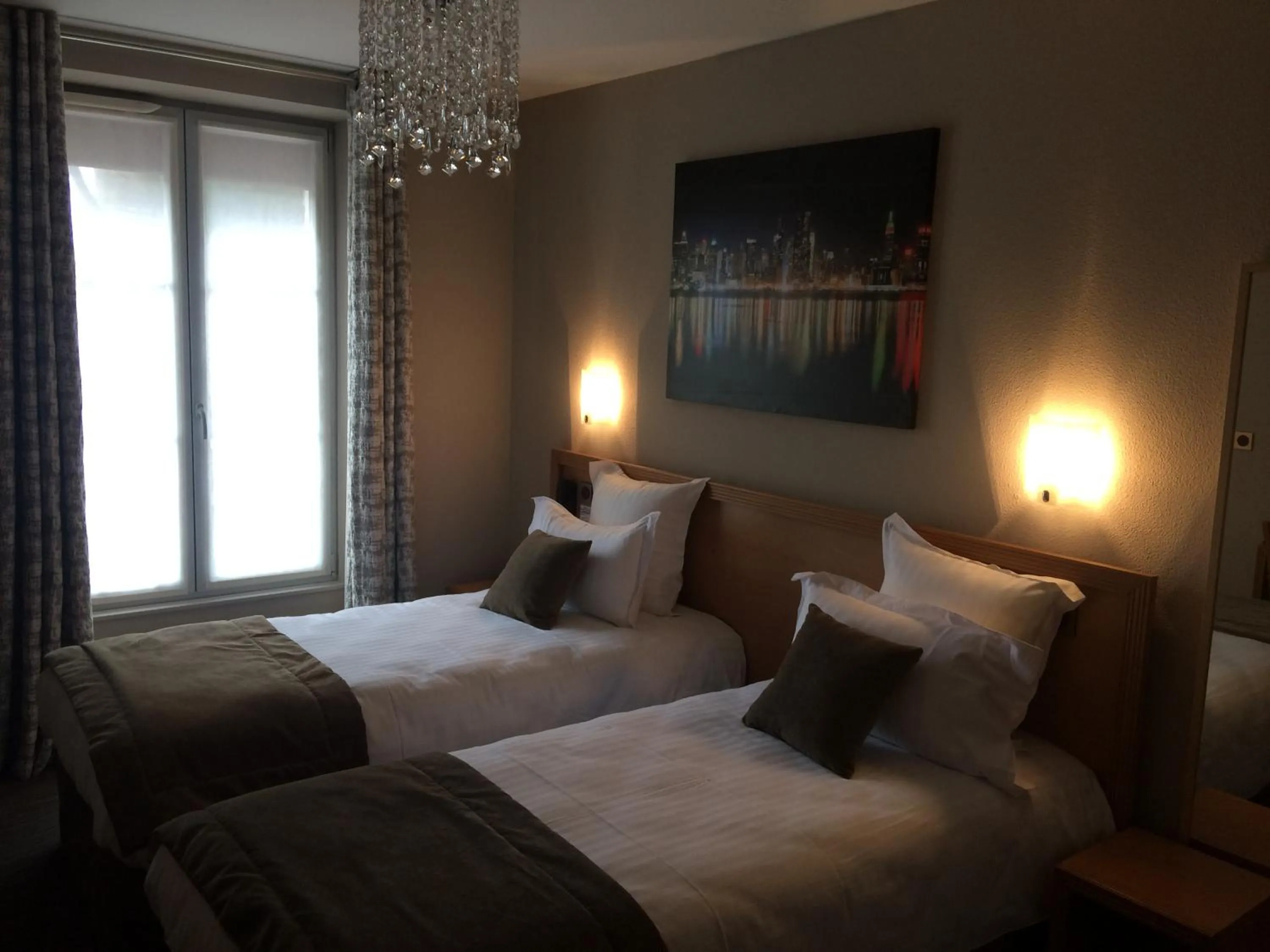 Bed in Hôtel Le Vouglans - Restaurant La Valouse