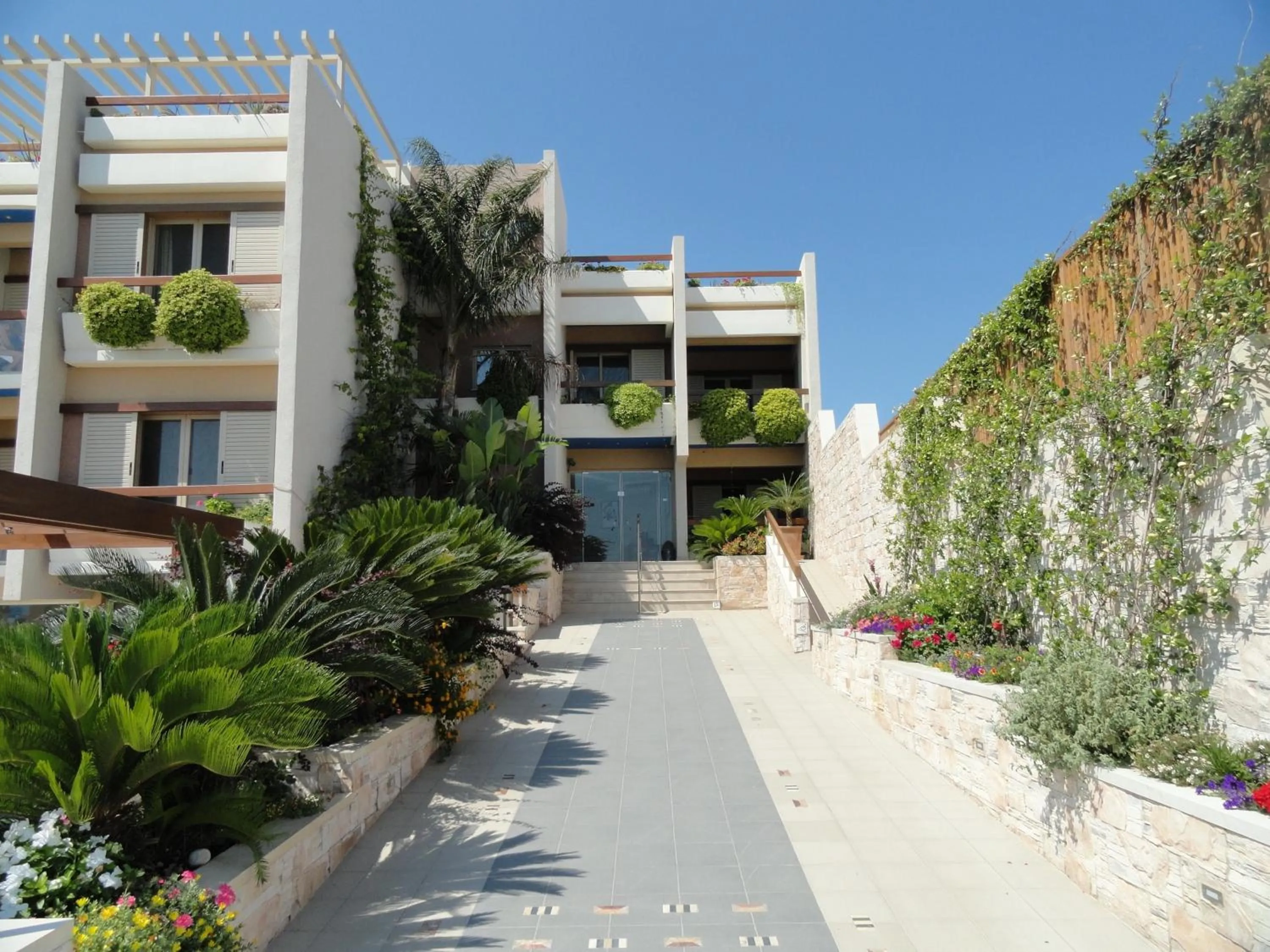 Facade/entrance in Sitia Bay