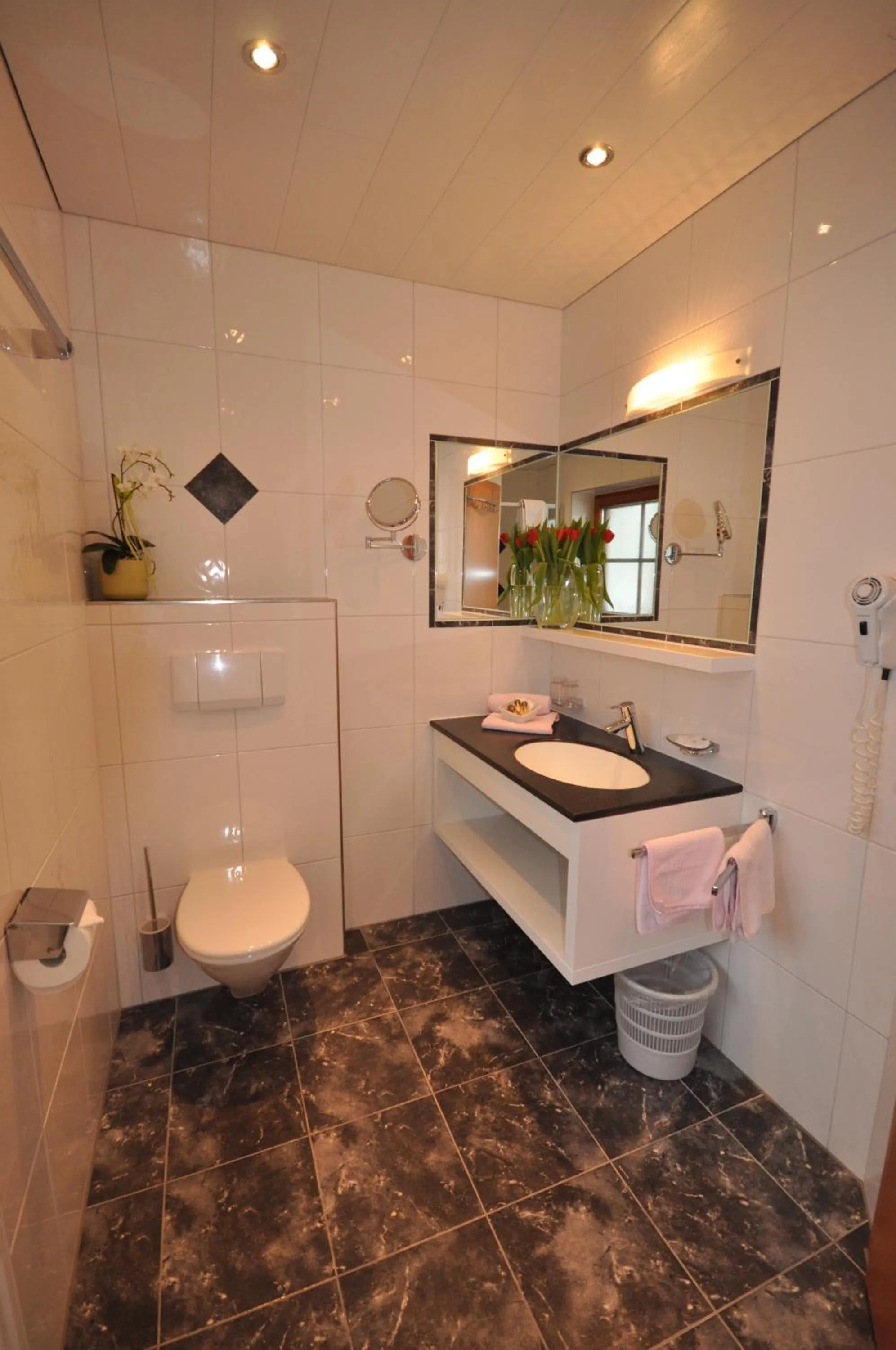 Bathroom in Activ Wellness - Appartement Schermerhof