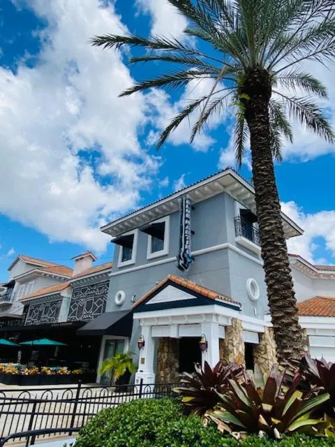 Entertainment in The Palms Inn & Suites Miami, Kendall, FL